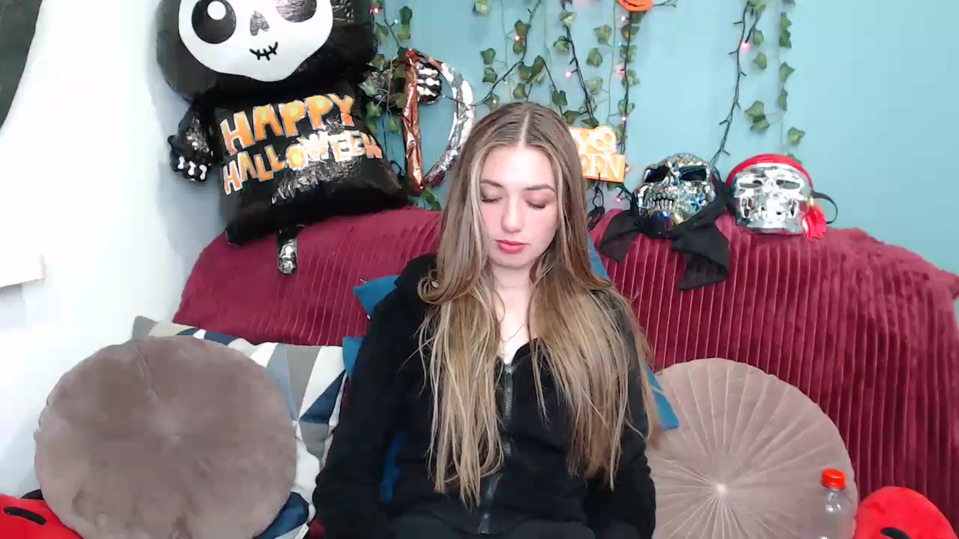 Gallery image thumbnail from Klorisse's myfreecams stream on, 10/18/2023, 17:23 image 16 of 20