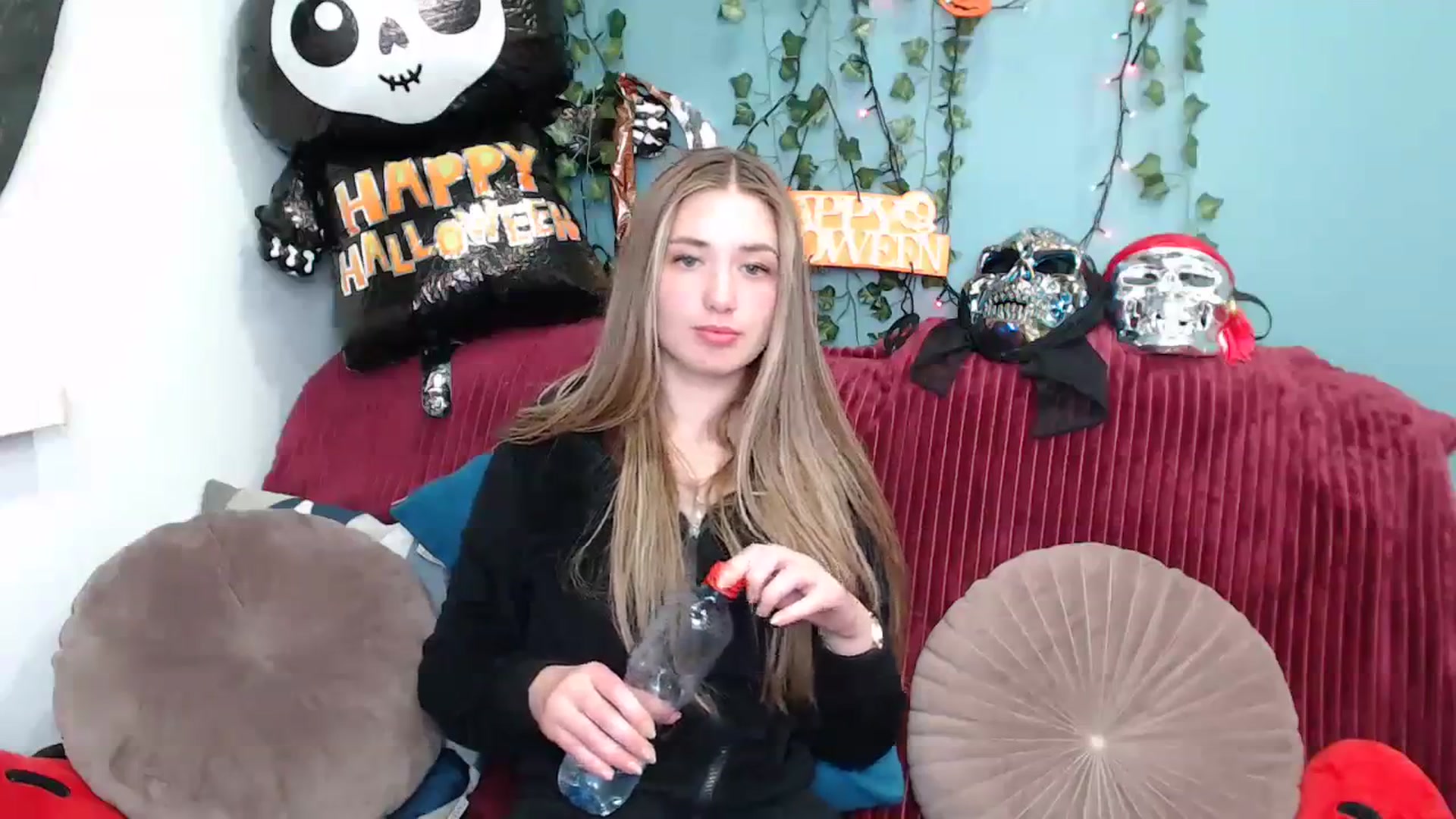 Gallery image thumbnail from Klorisse's myfreecams stream on, 10/18/2023, 17:23 image 12 of 20