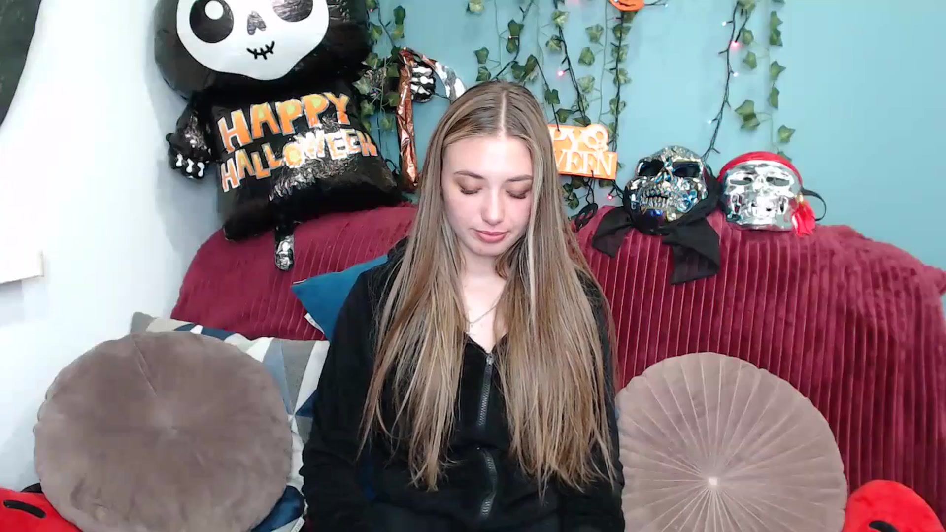 Gallery image thumbnail from Klorisse's myfreecams stream on, 10/18/2023, 17:23 image 2 of 20