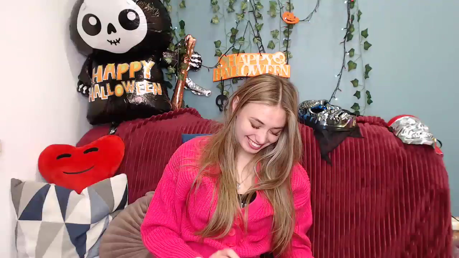 Gallery image thumbnail from Klorisse's myfreecams stream on, 10/19/2023, 16:57 image 15 of 20