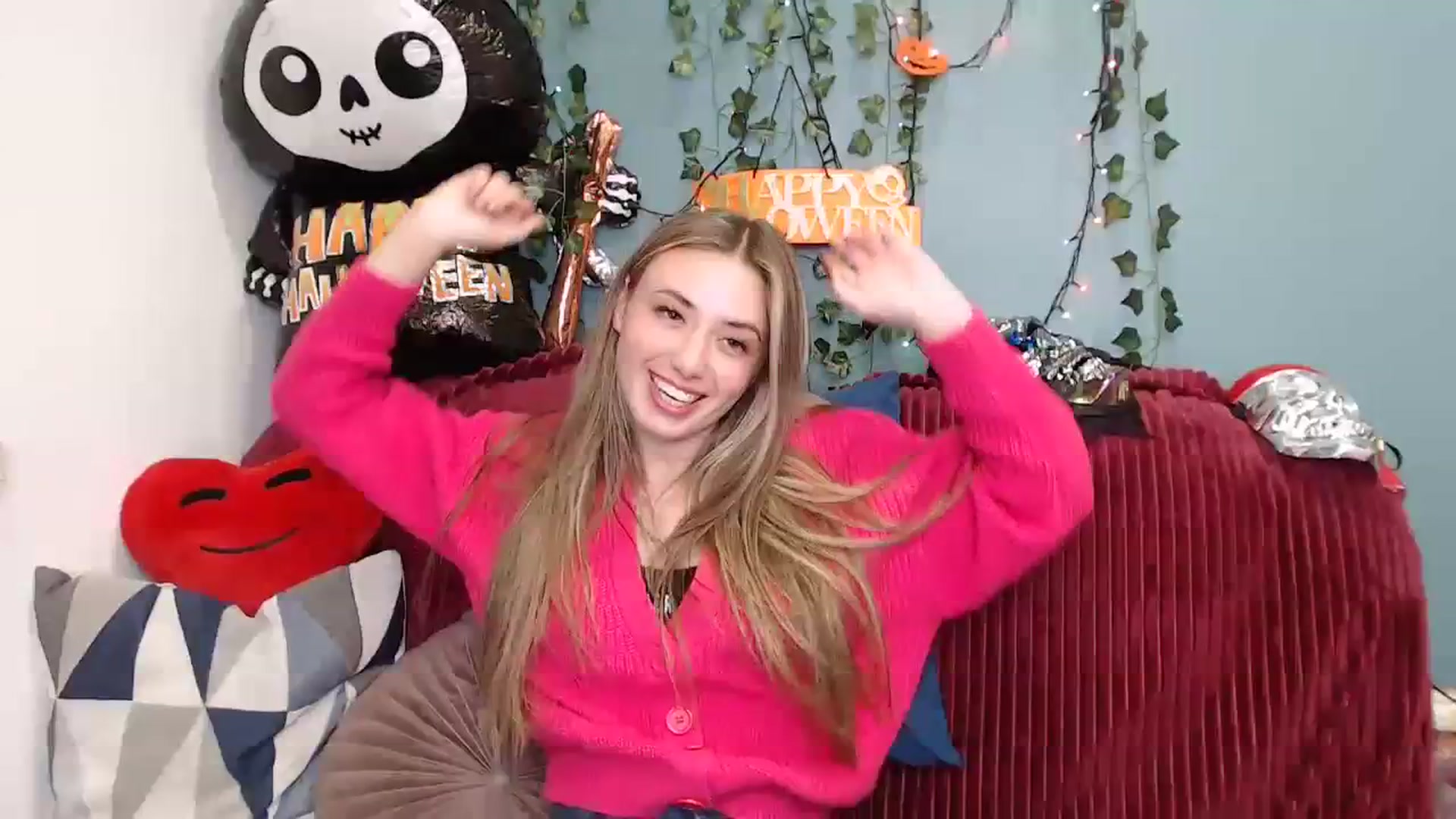 Gallery image thumbnail from Klorisse's myfreecams stream on, 10/19/2023, 16:57 image 14 of 20