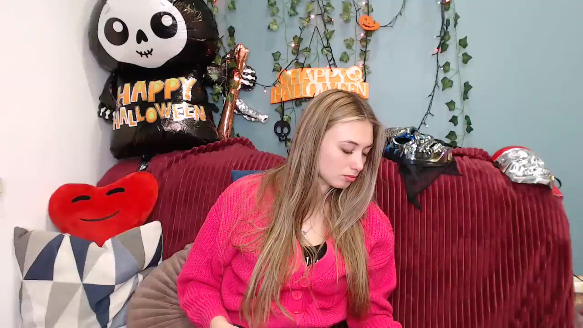 Gallery image thumbnail from Klorisse's myfreecams stream on, 10/19/2023, 16:57 image 16 of 20