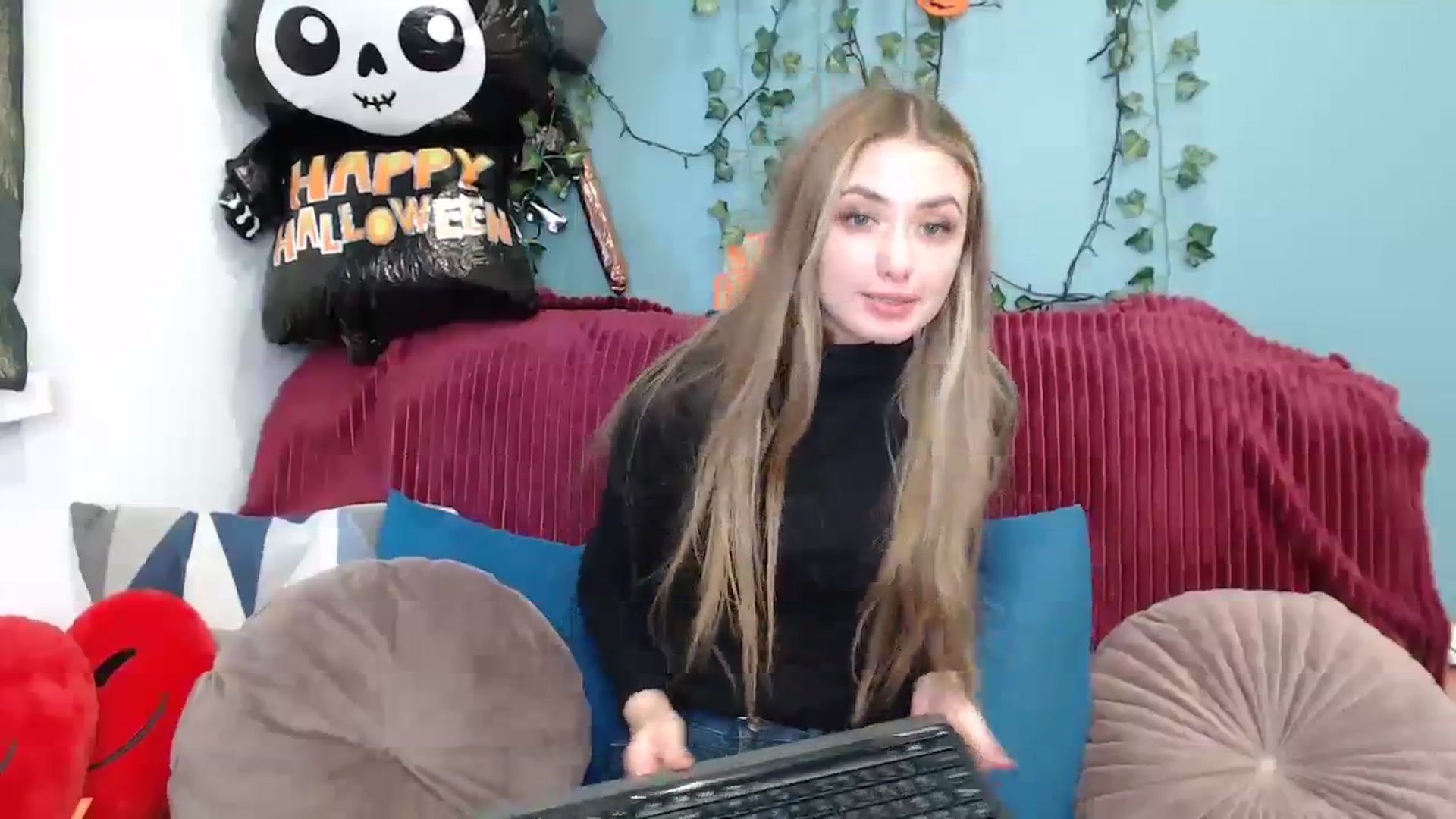 Gallery image thumbnail from Klorisse's myfreecams stream on, 10/24/2023, 12:50 image 7 of 20