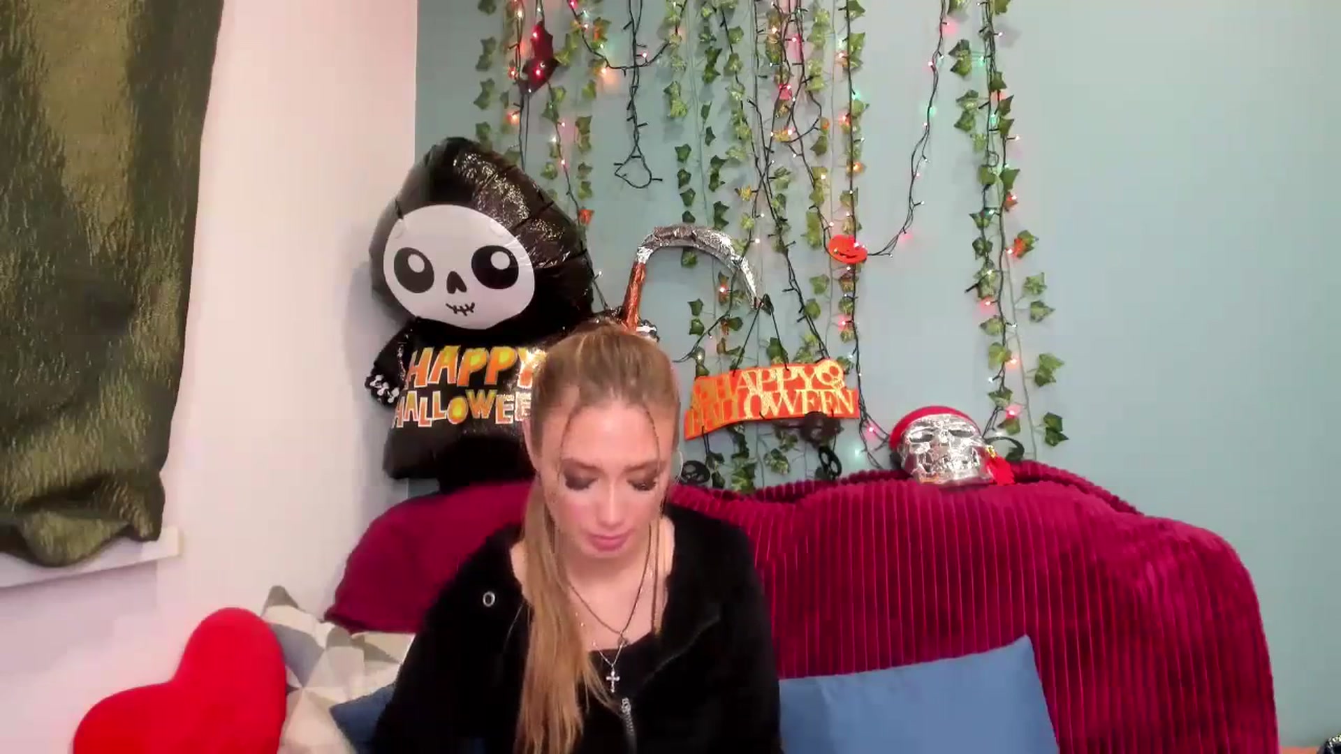 Gallery image thumbnail from Klorisse's myfreecams stream on, 10/25/2023, 17:59 image 11 of 20