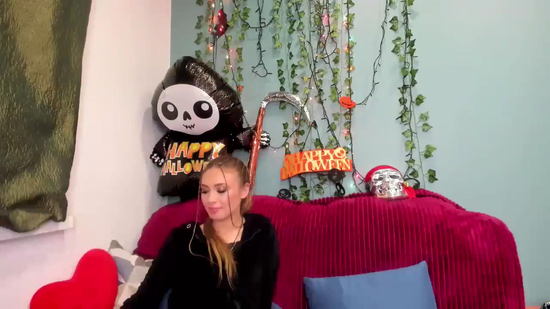 Gallery image thumbnail from Klorisse's myfreecams stream on, 10/25/2023, 17:59 image 8 of 20