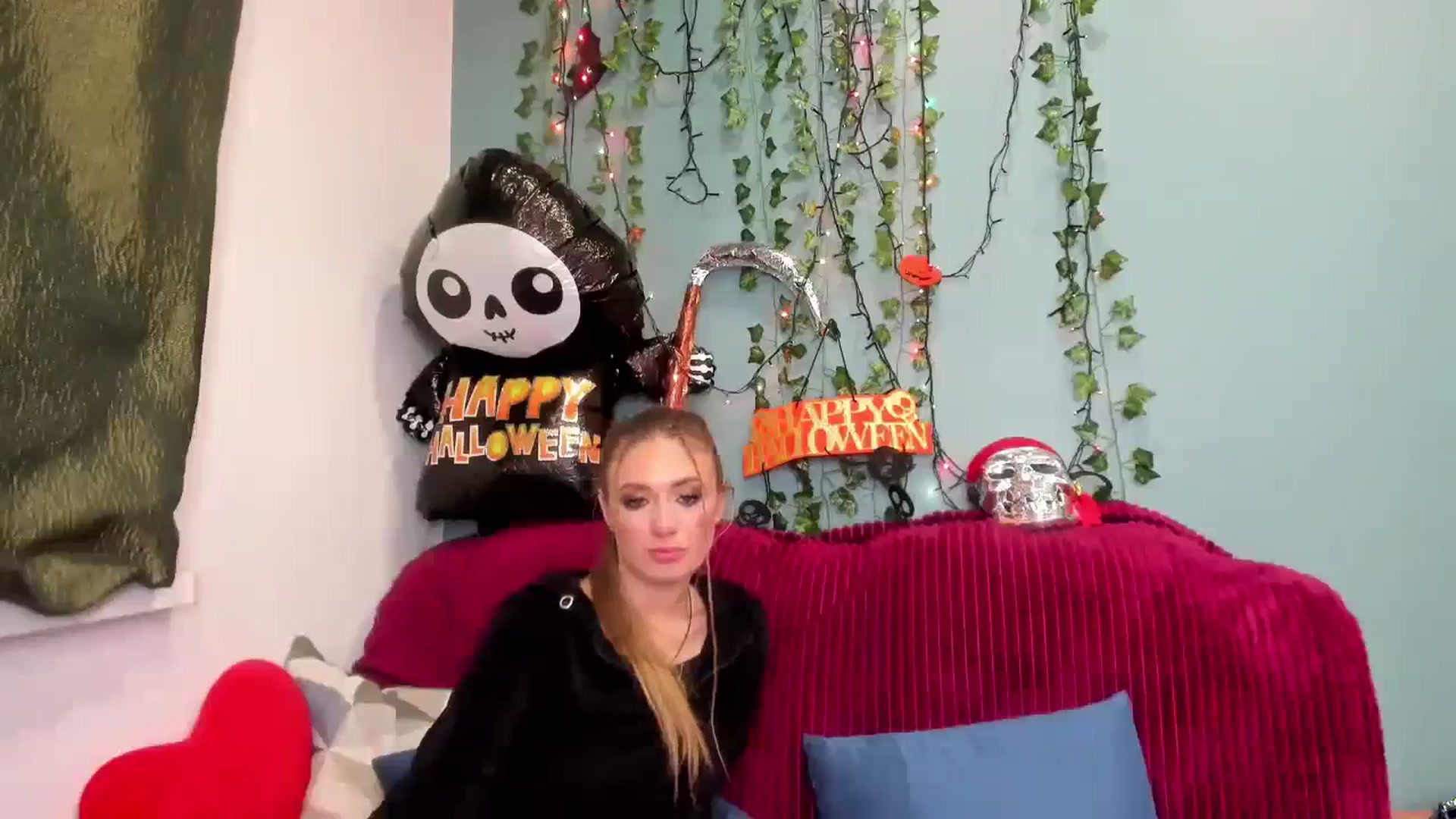 Gallery image thumbnail from Klorisse's myfreecams stream on, 10/25/2023, 17:59 image 5 of 20