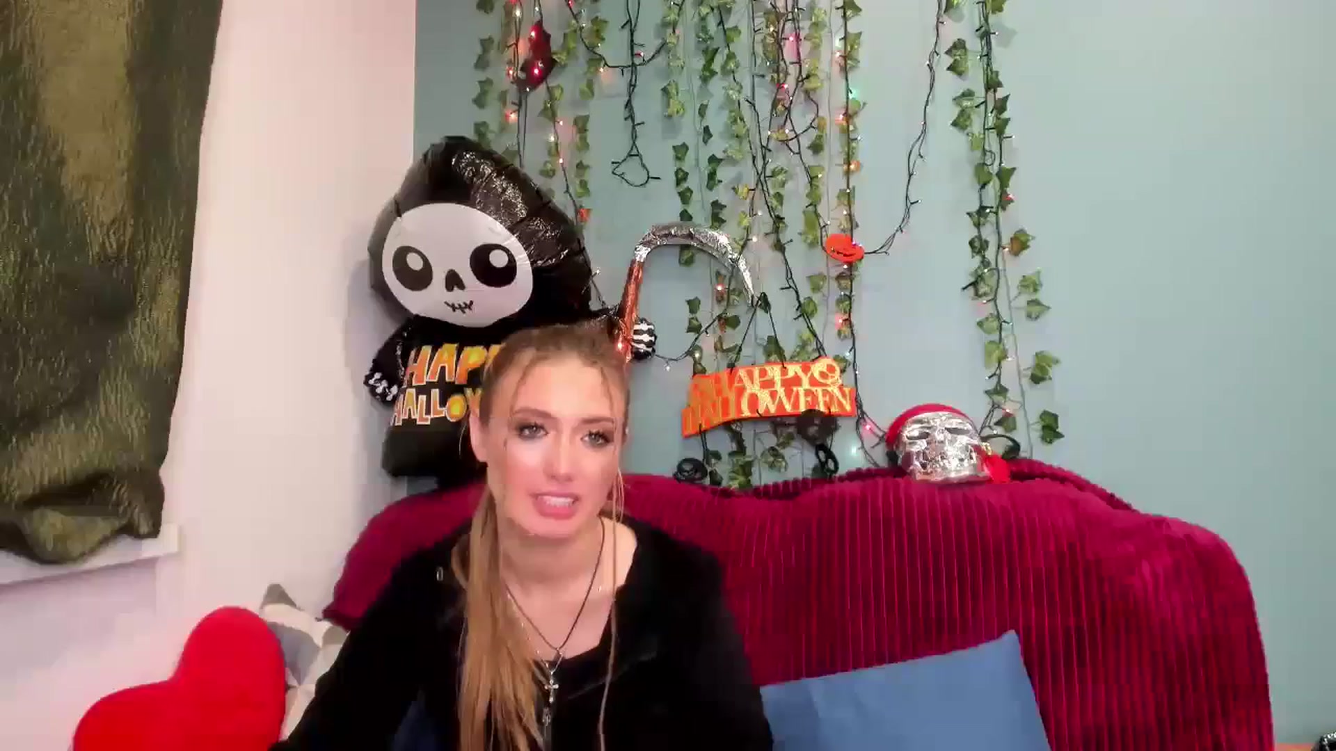 Gallery image thumbnail from Klorisse's myfreecams stream on, 10/25/2023, 17:59 image 14 of 20