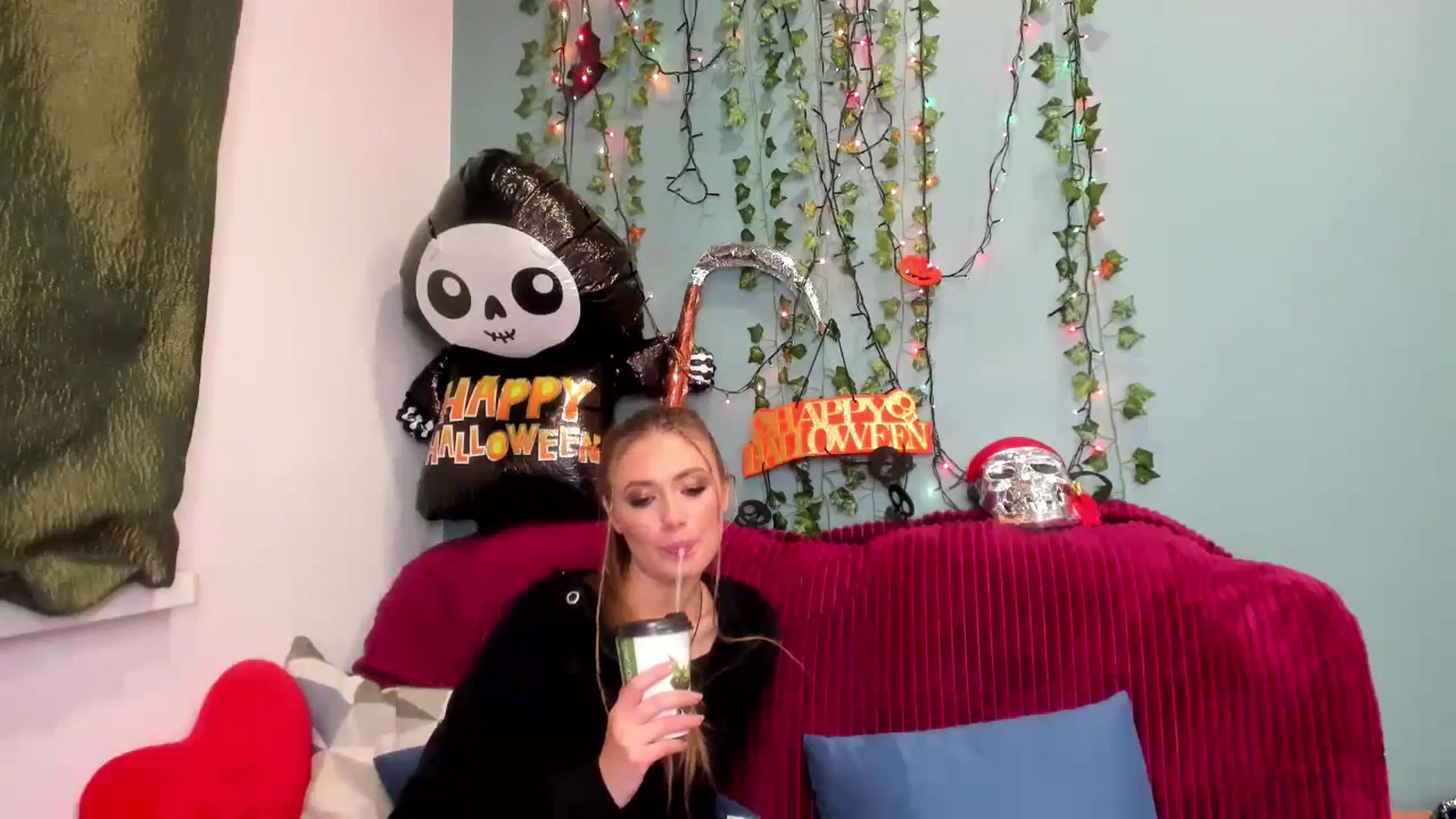 Gallery image thumbnail from Klorisse's myfreecams stream on, 10/25/2023, 17:59 image 3 of 20