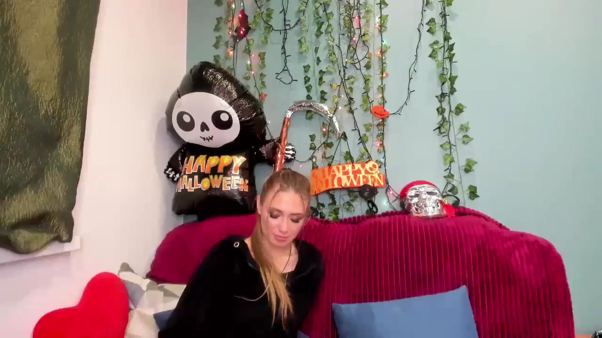 Gallery image thumbnail from Klorisse's myfreecams stream on, 10/25/2023, 17:59 image 6 of 20