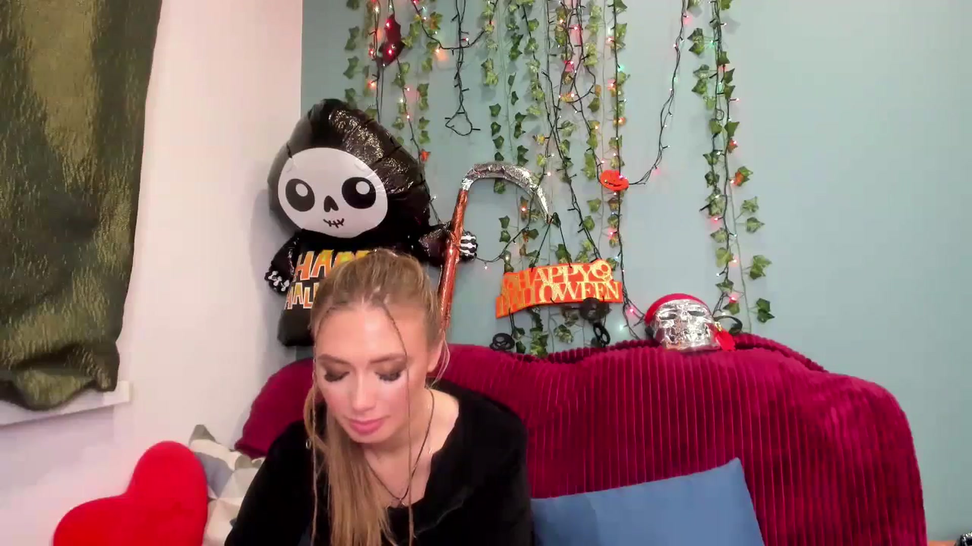Gallery image thumbnail from Klorisse's myfreecams stream on, 10/25/2023, 17:59 image 13 of 20