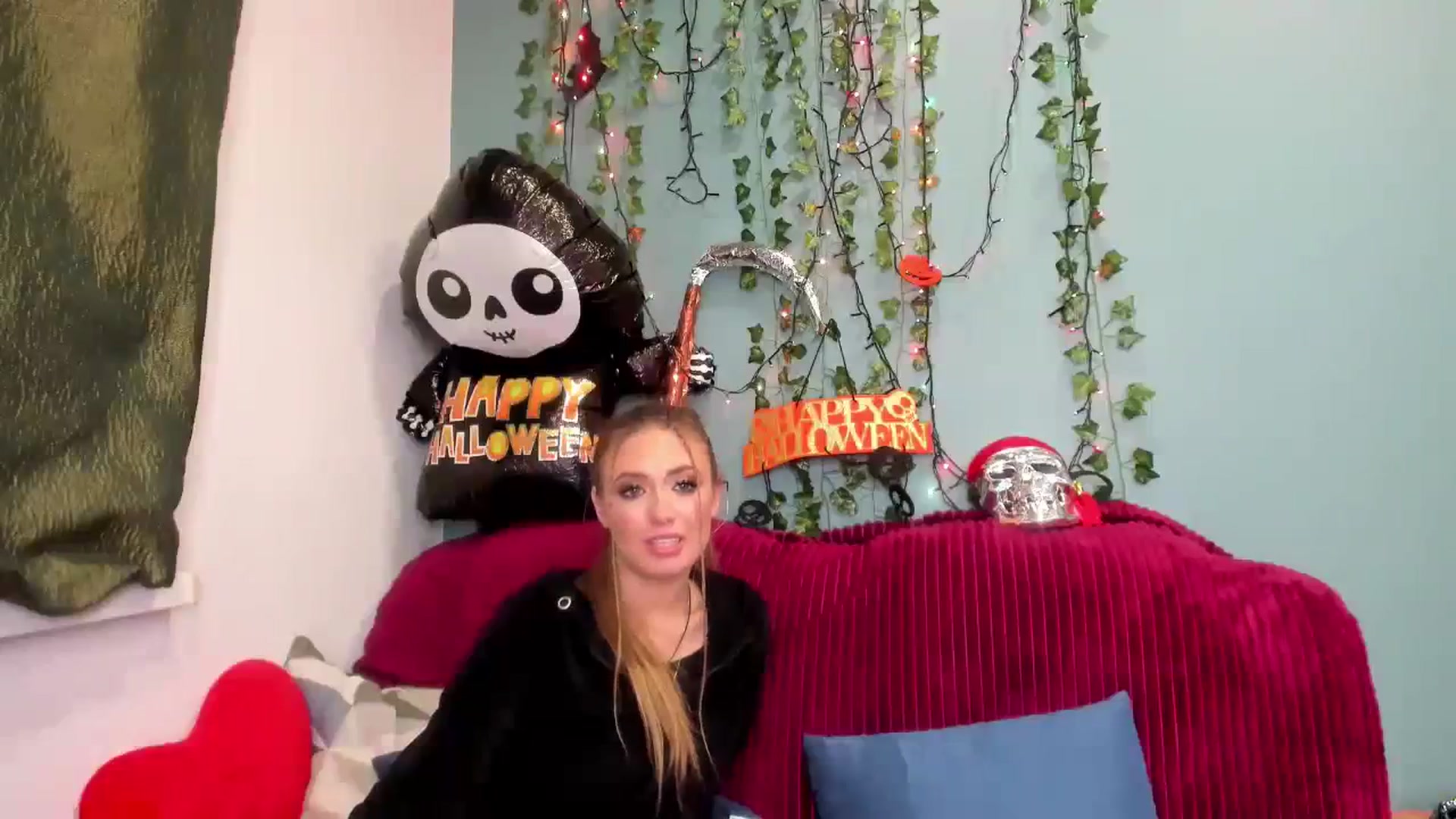 Gallery image thumbnail from Klorisse's myfreecams stream on, 10/25/2023, 17:59 image 2 of 20