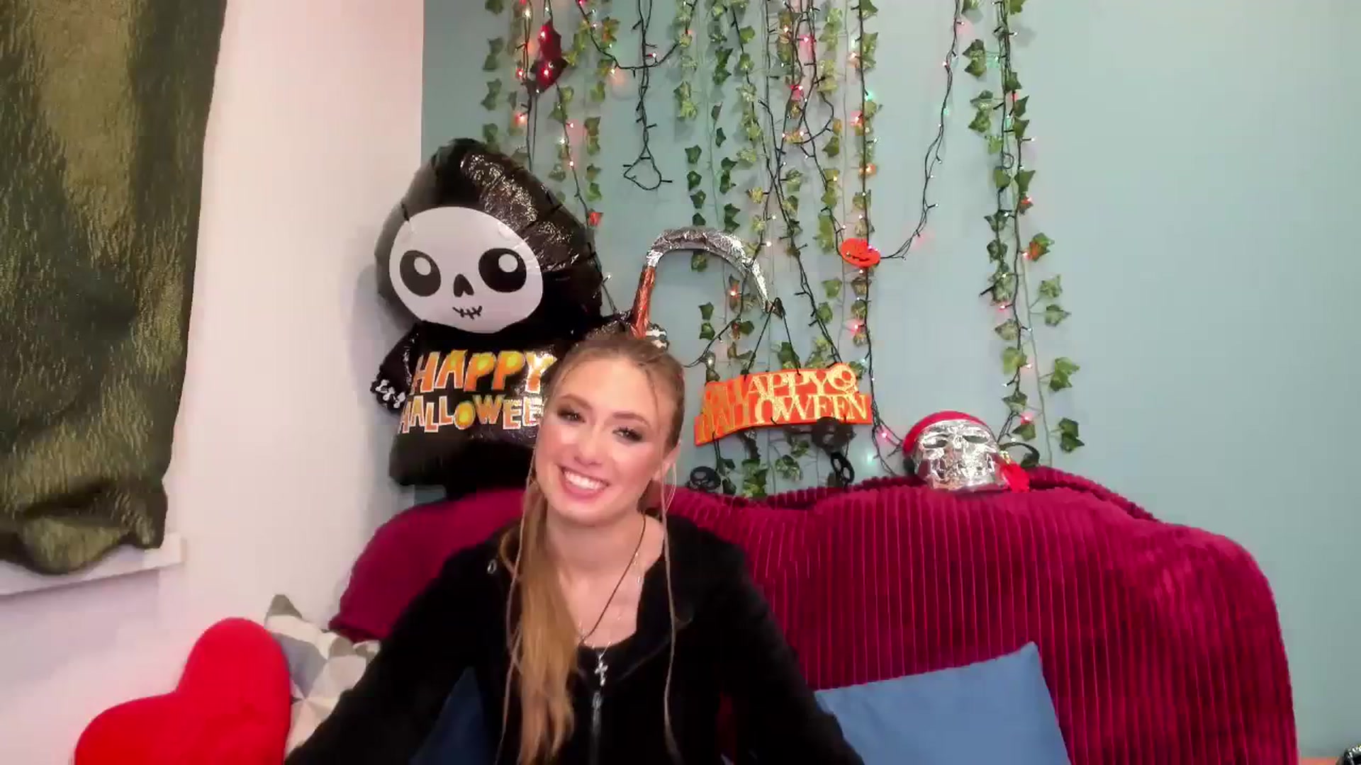 Gallery image thumbnail from Klorisse's myfreecams stream on, 10/25/2023, 17:59 image 17 of 20