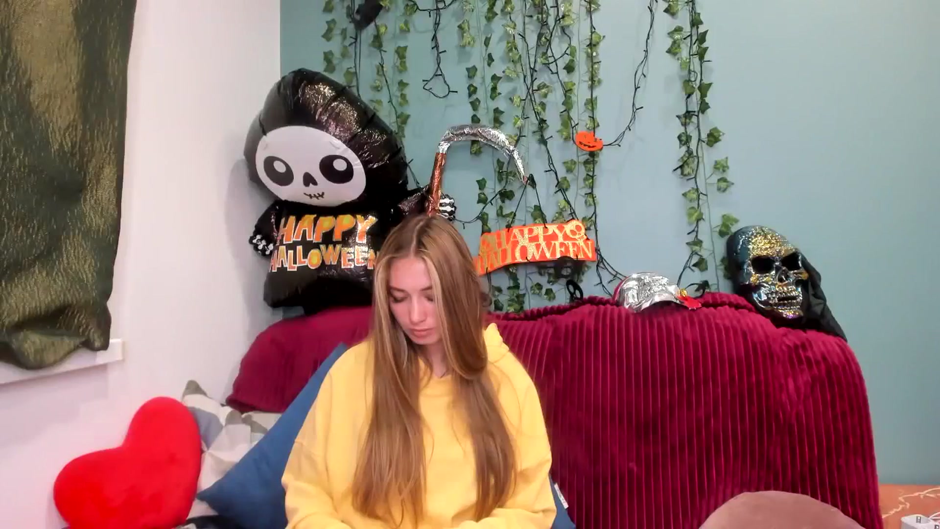Gallery image thumbnail from Klorisse's myfreecams stream on, 10/26/2023, 13:19 image 17 of 20