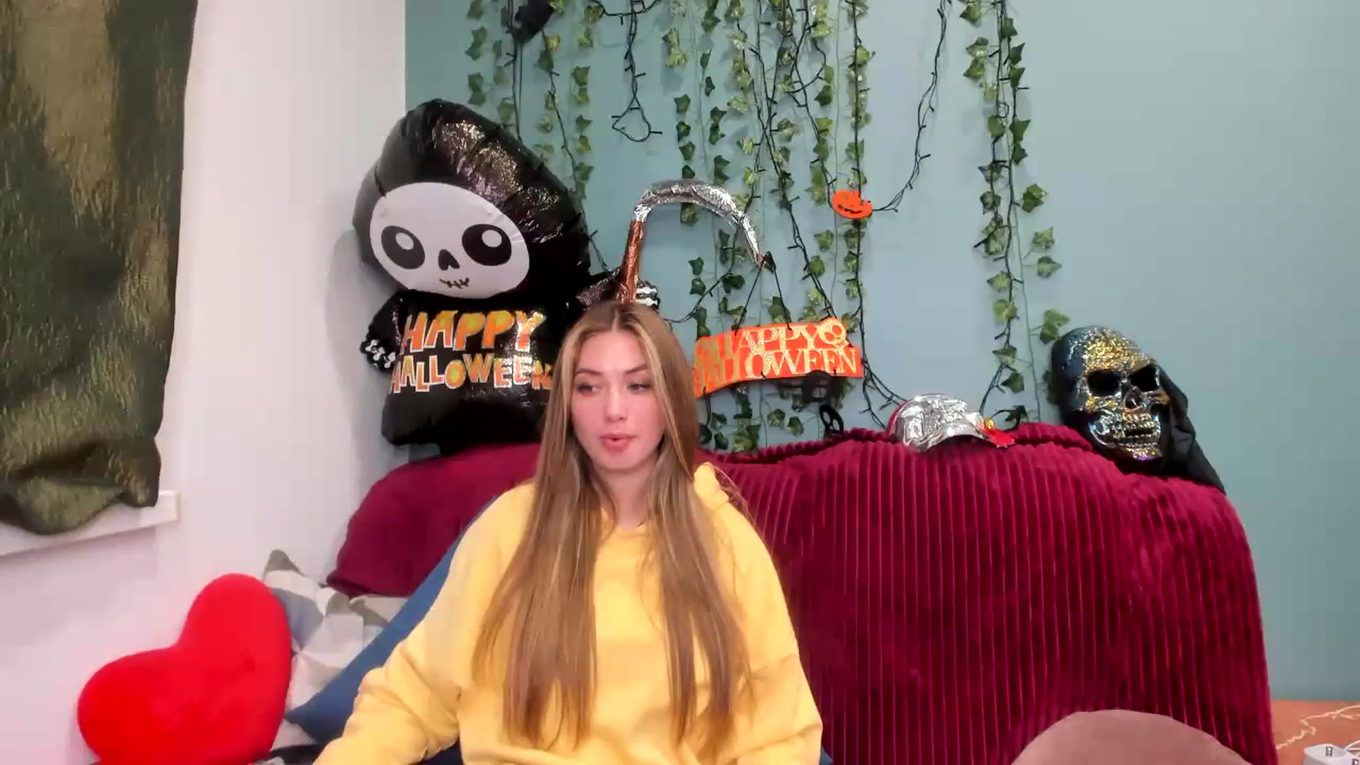 Gallery image thumbnail from Klorisse's myfreecams stream on, 10/26/2023, 13:19 image 13 of 20