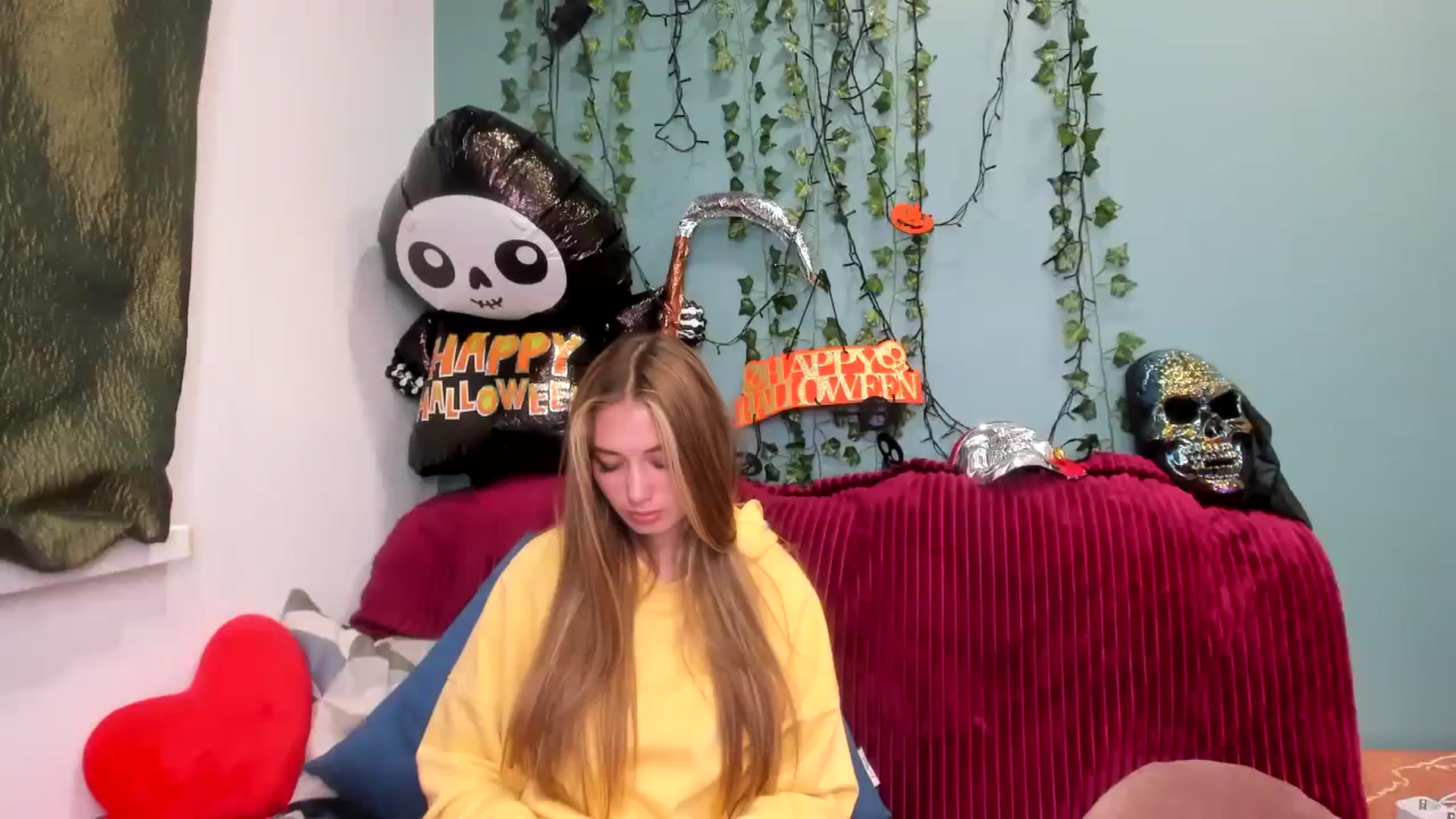Gallery image thumbnail from Klorisse's myfreecams stream on, 10/26/2023, 13:19 image 15 of 20