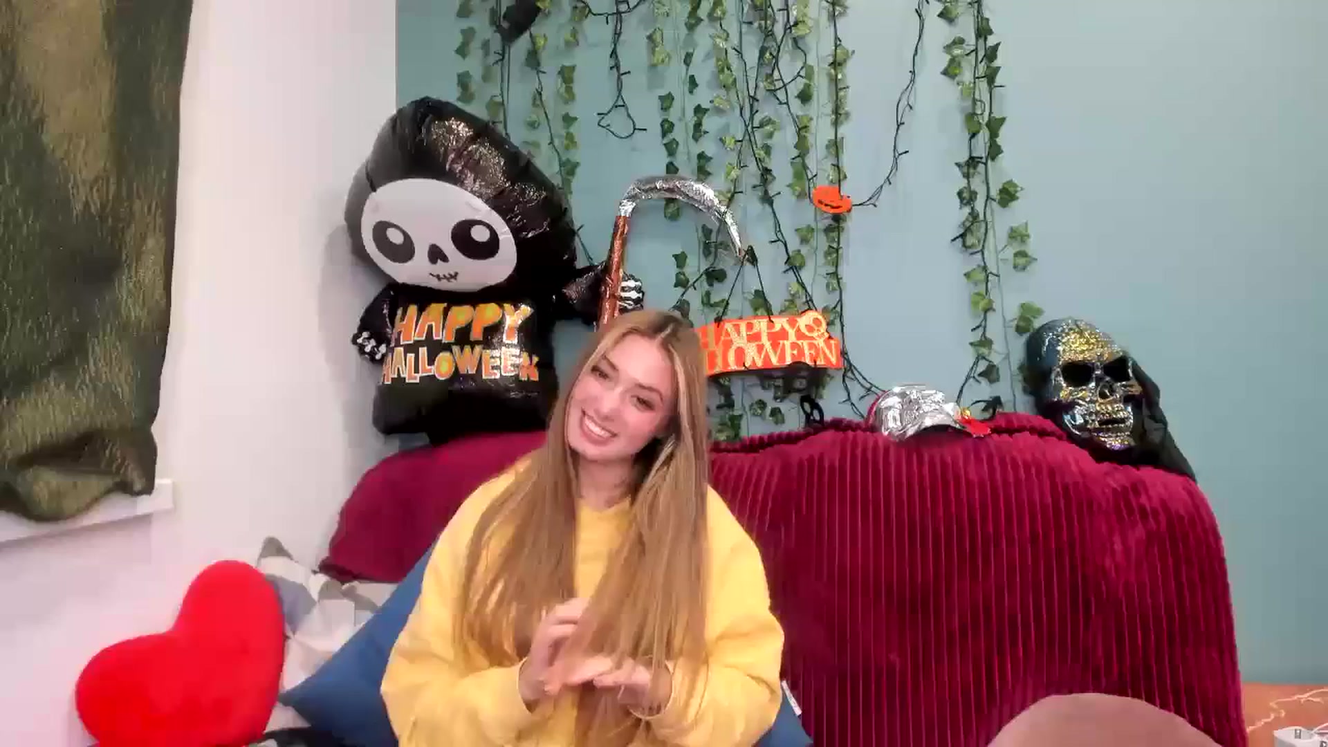 Gallery image thumbnail from Klorisse's myfreecams stream on, 10/26/2023, 13:19 image 9 of 20