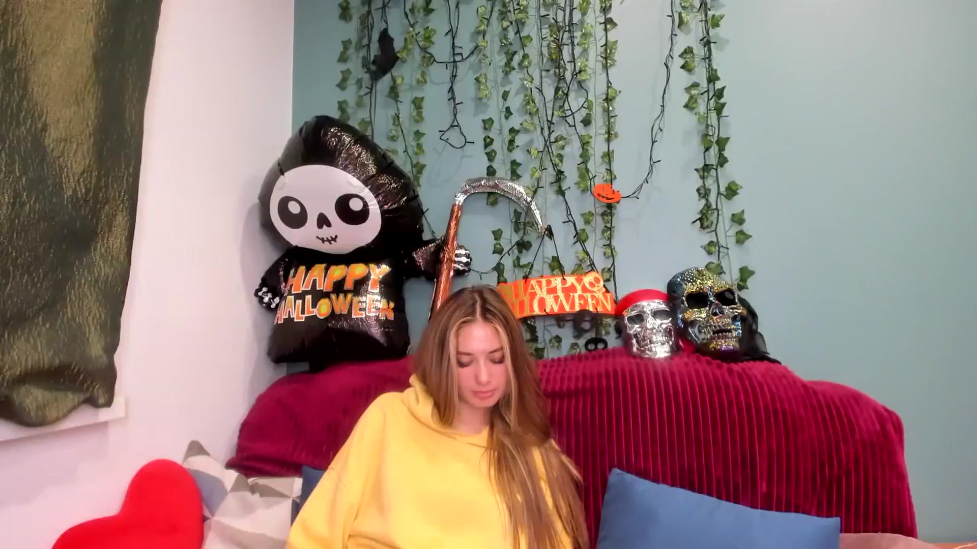 Gallery image thumbnail from Klorisse's myfreecams stream on, 10/26/2023, 17:09 image 15 of 20