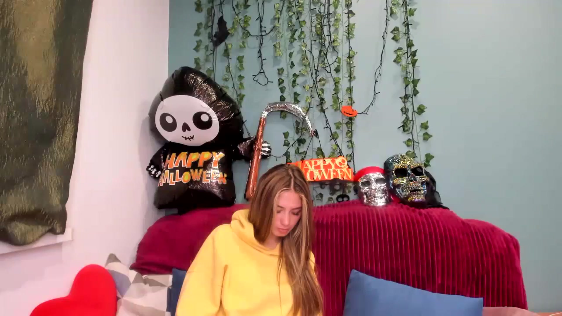 Gallery image thumbnail from Klorisse's myfreecams stream on, 10/26/2023, 17:09 image 3 of 20