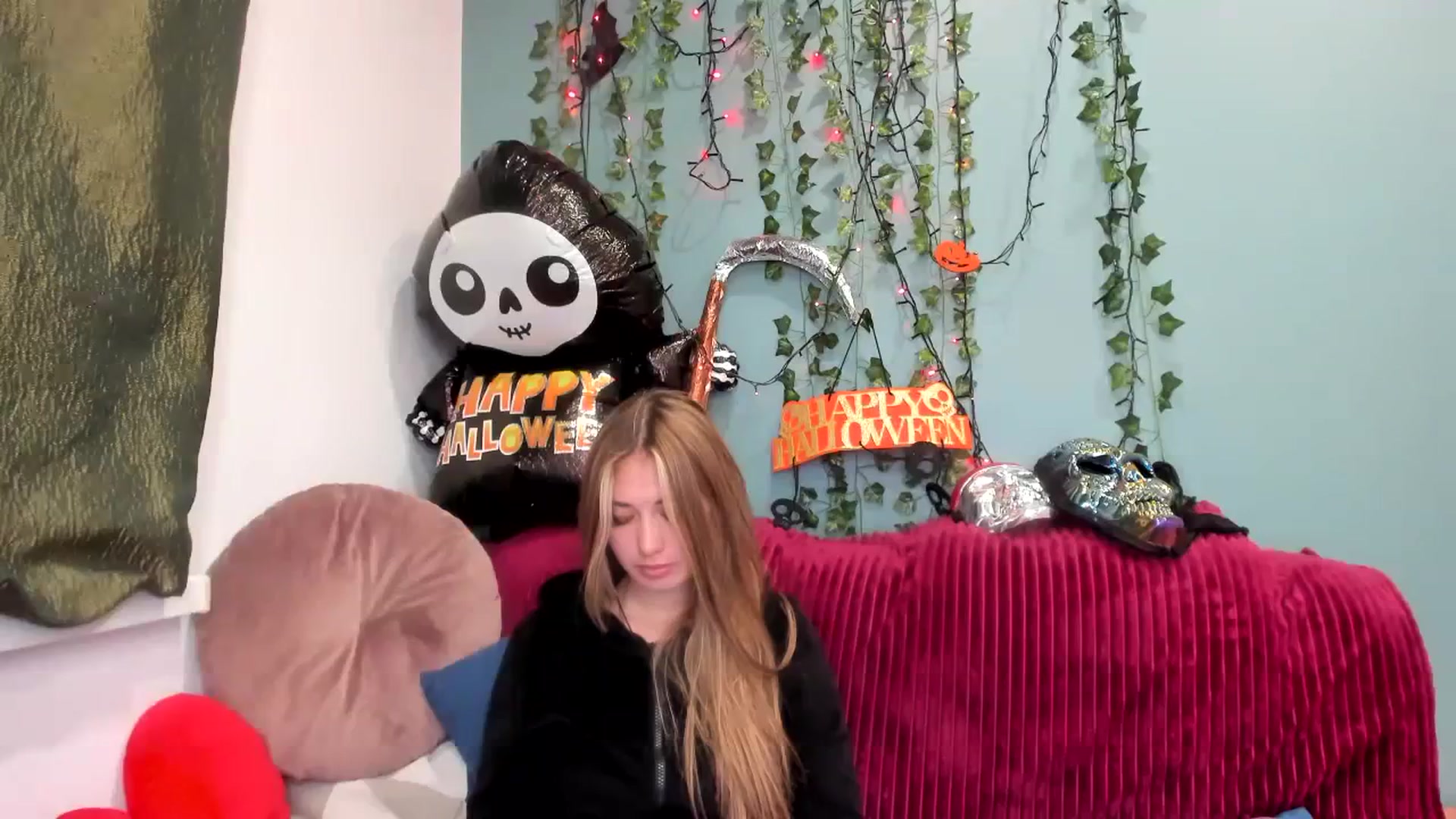 Gallery image thumbnail from Klorisse's myfreecams stream on, 10/27/2023, 14:05 image 18 of 20