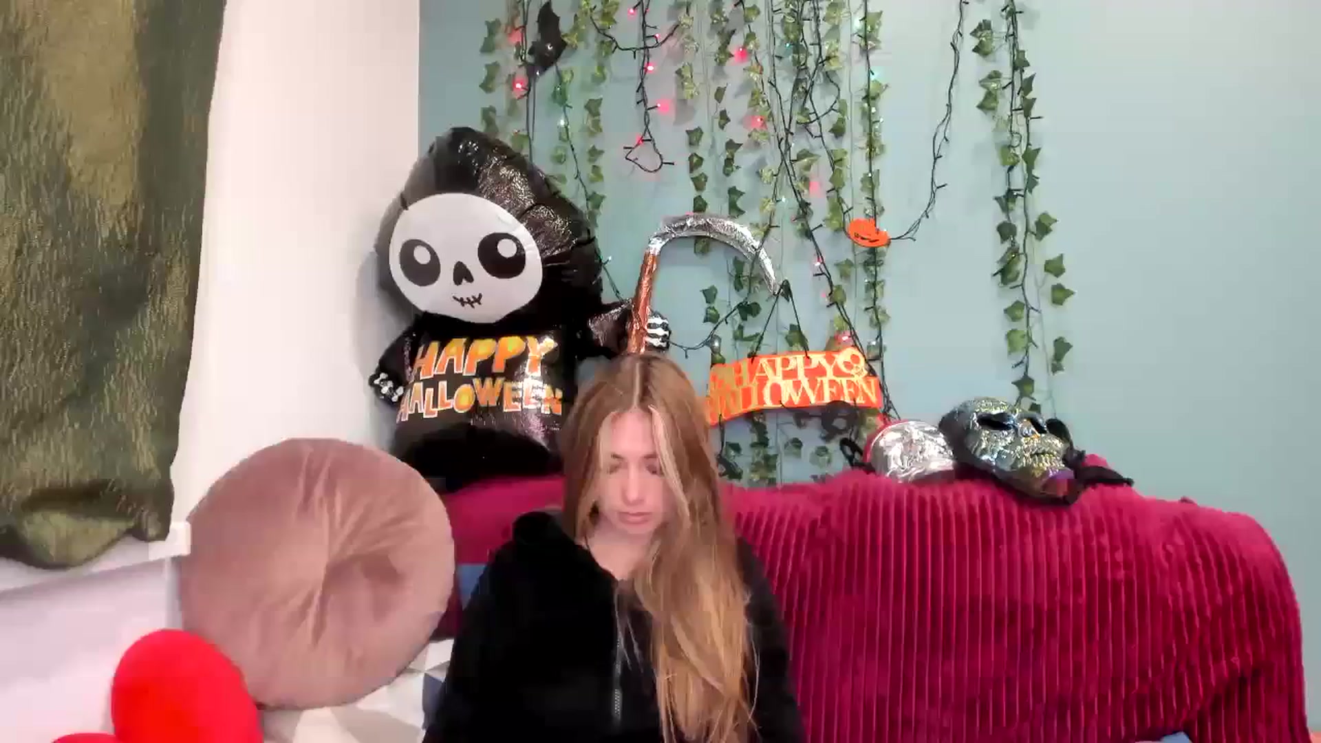 Gallery image thumbnail from Klorisse's myfreecams stream on, 10/27/2023, 14:05 image 13 of 20
