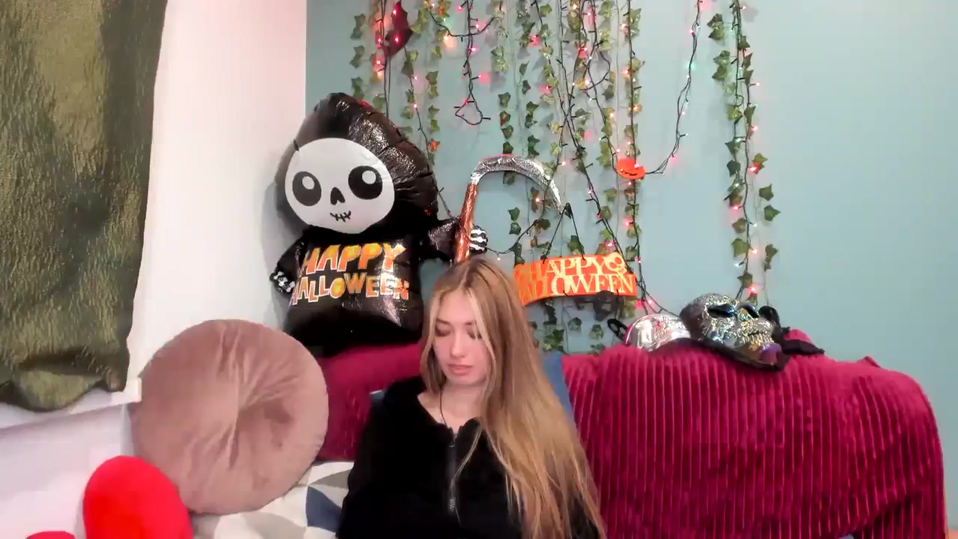 Gallery image thumbnail from Klorisse's myfreecams stream on, 10/27/2023, 15:46 image 2 of 20