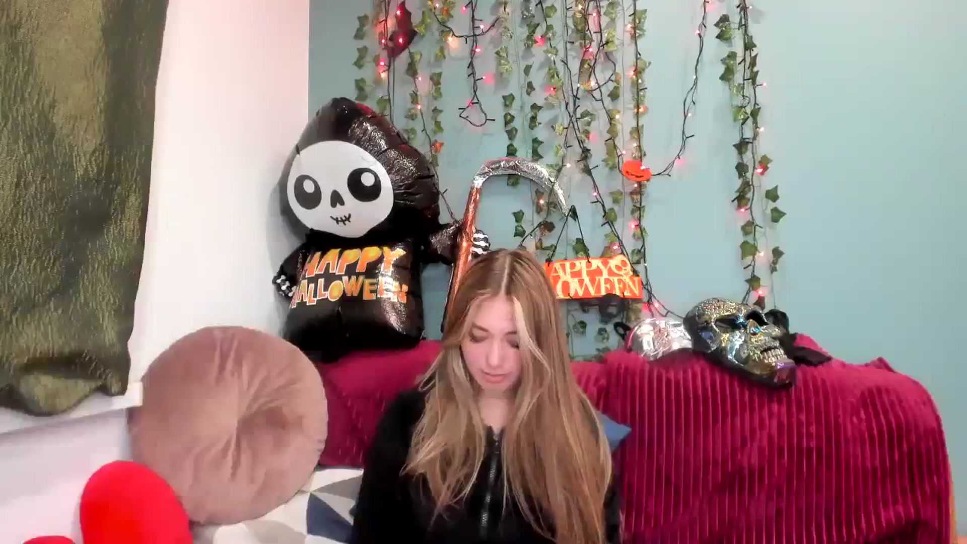 Gallery image thumbnail from Klorisse's myfreecams stream on, 10/27/2023, 15:46 image 16 of 20