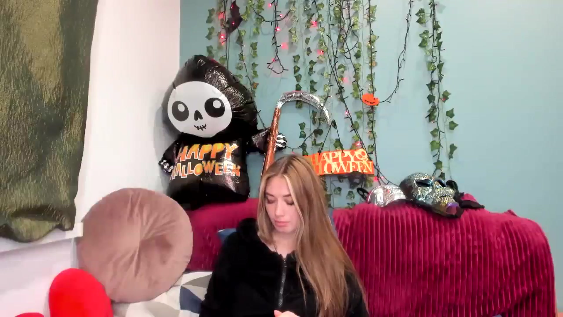 Gallery image thumbnail from Klorisse's myfreecams stream on, 10/27/2023, 15:46 image 3 of 20