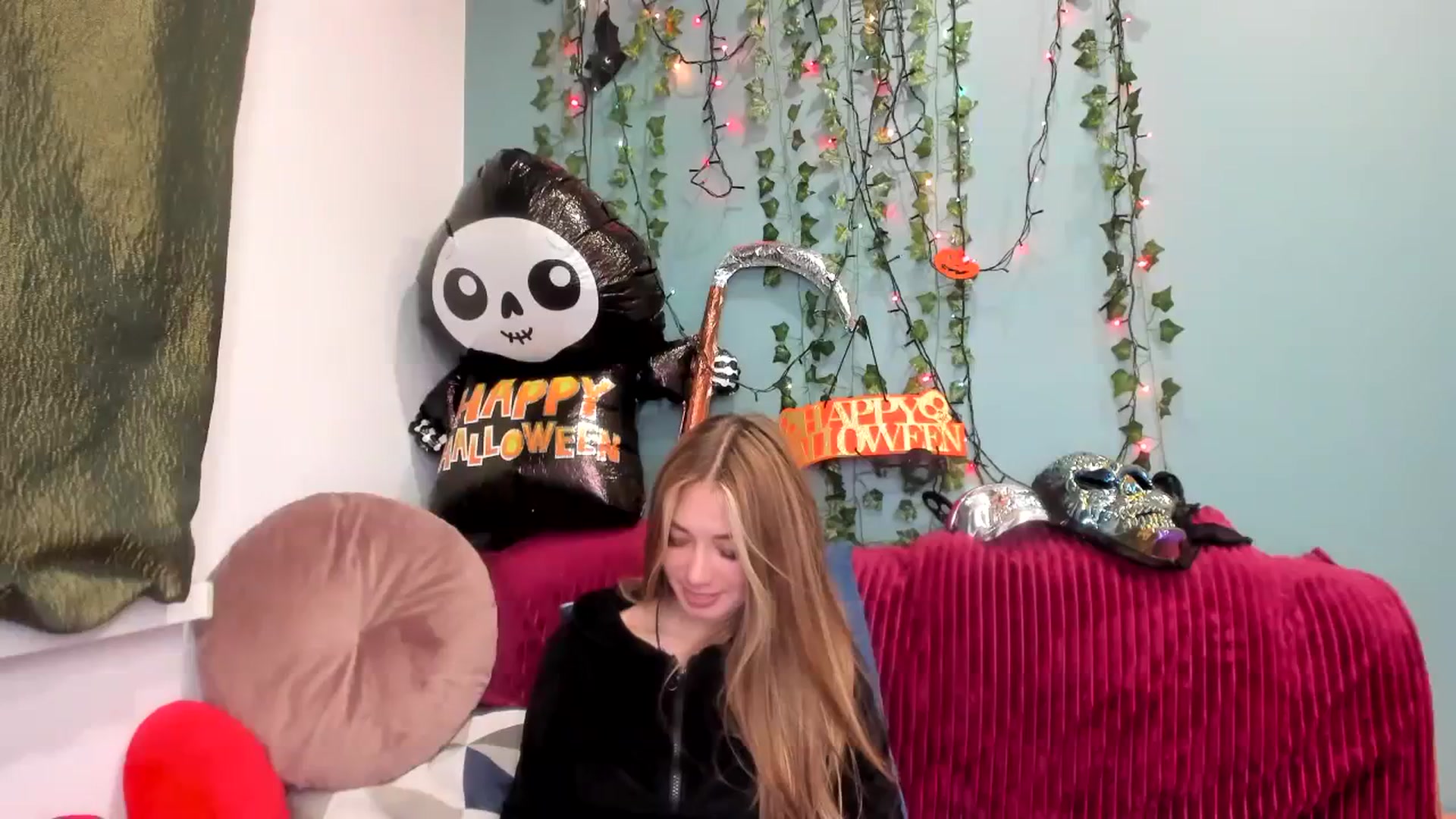 Gallery image thumbnail from Klorisse's myfreecams stream on, 10/27/2023, 15:46 image 1 of 20