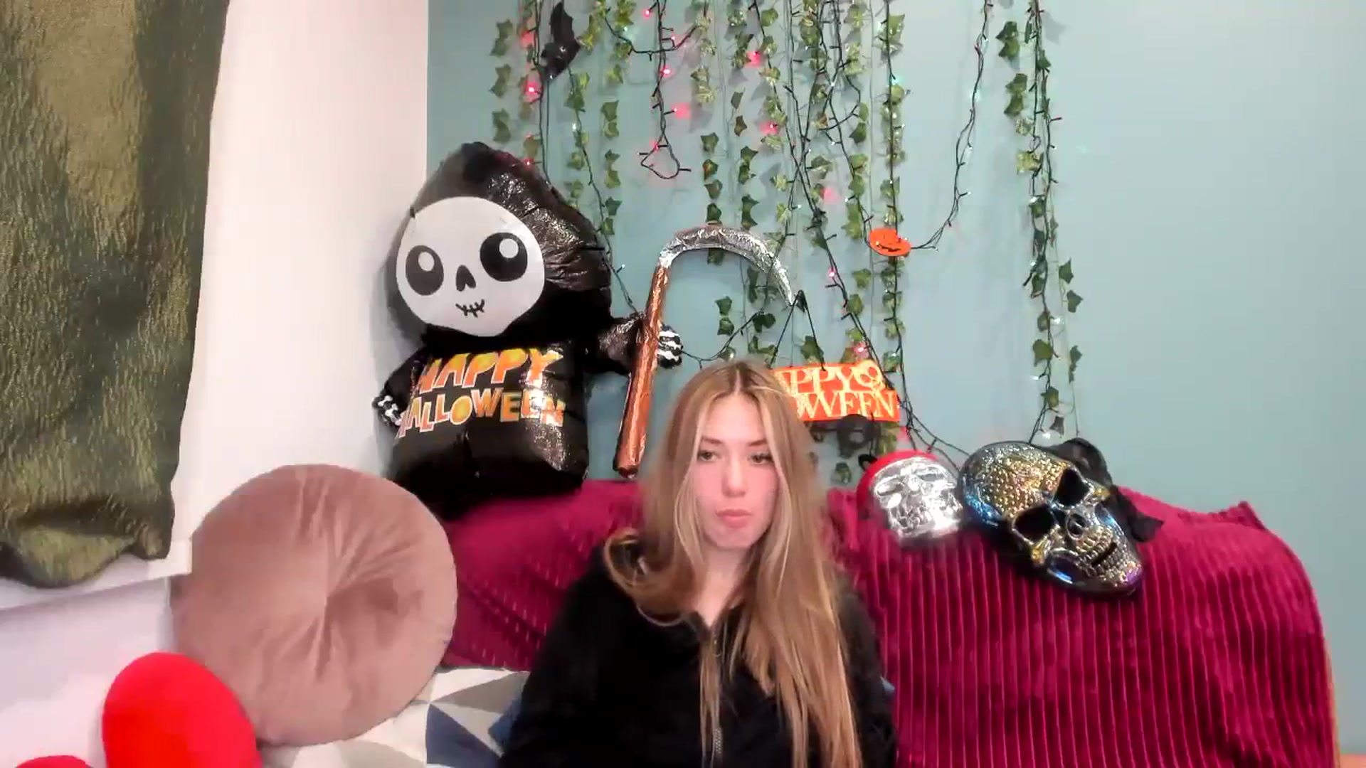 Gallery image thumbnail from Klorisse's myfreecams stream on, 10/27/2023, 16:56 image 12 of 20
