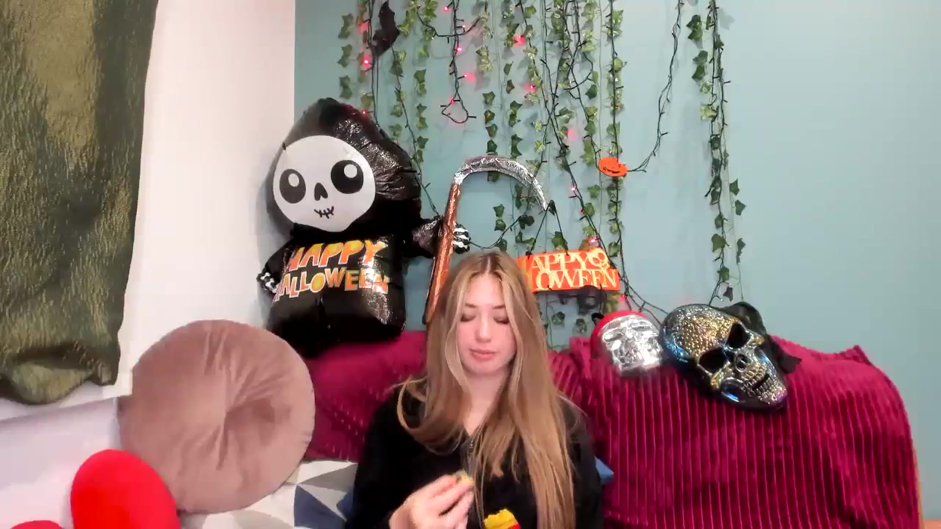 Gallery image thumbnail from Klorisse's myfreecams stream on, 10/27/2023, 16:56 image 13 of 20