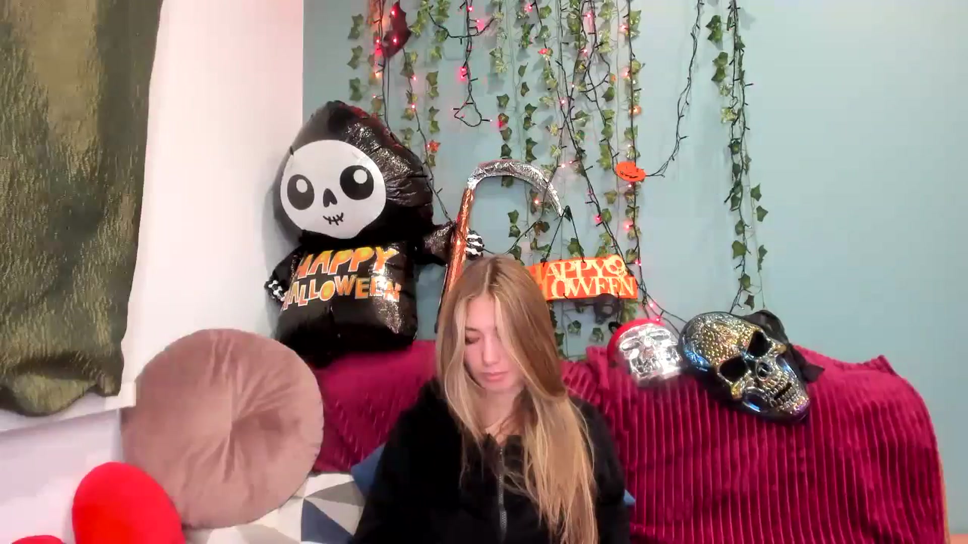 Gallery image thumbnail from Klorisse's myfreecams stream on, 10/27/2023, 16:56 image 9 of 20