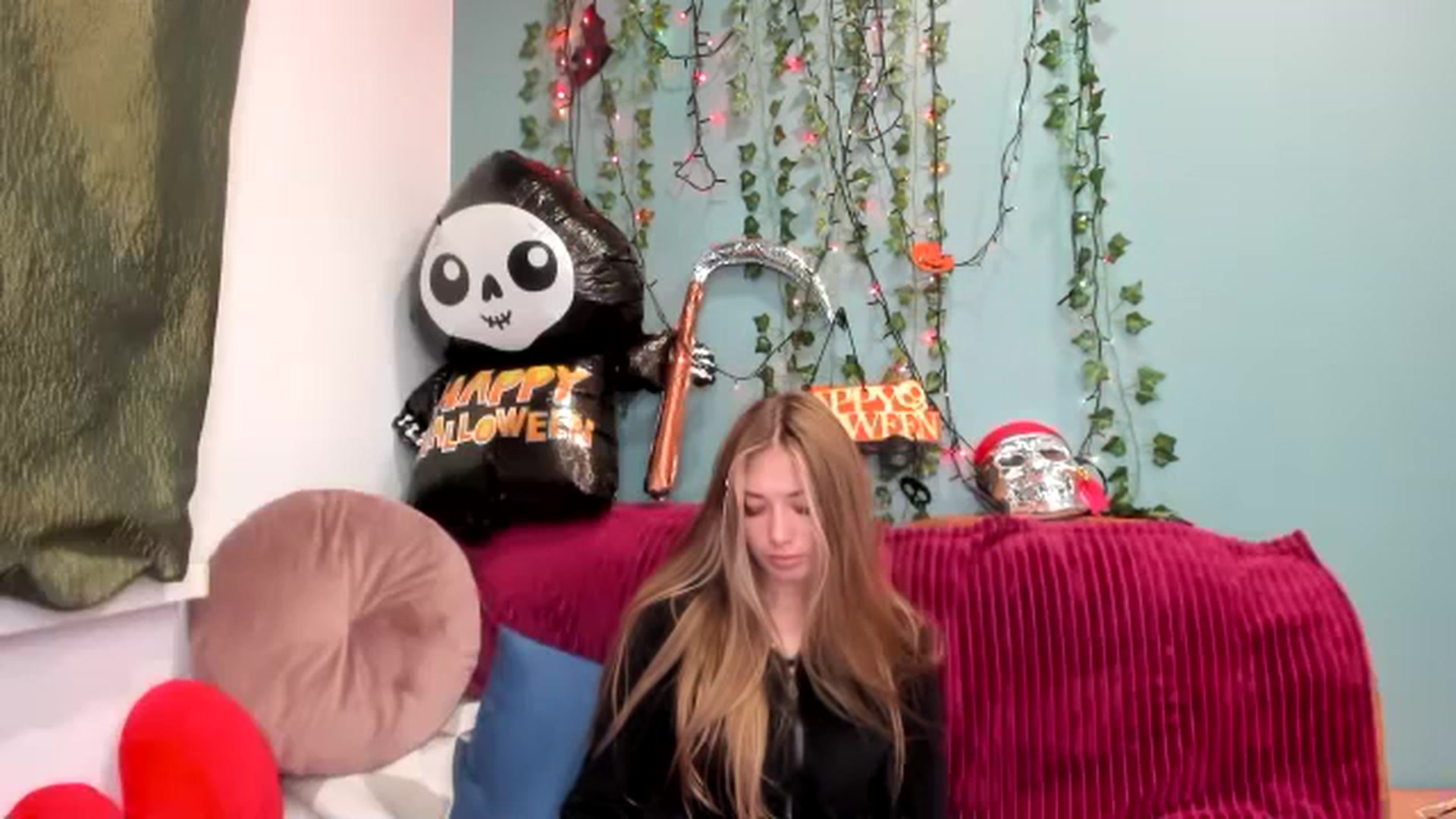 Gallery image thumbnail from Klorisse's myfreecams stream on, 10/27/2023, 18:00 image 19 of 20