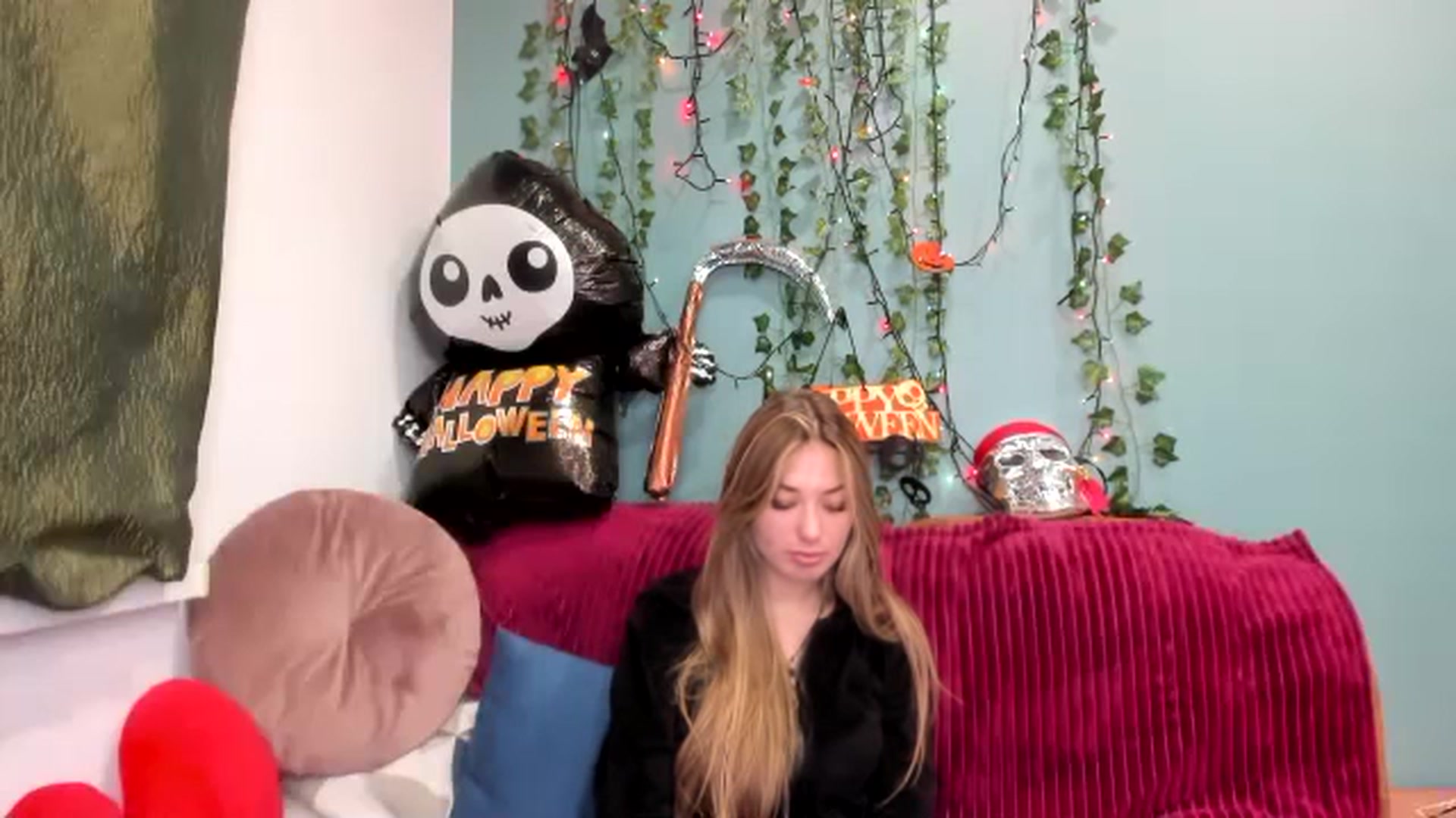 Gallery image thumbnail from Klorisse's myfreecams stream on, 10/27/2023, 18:00 image 12 of 20