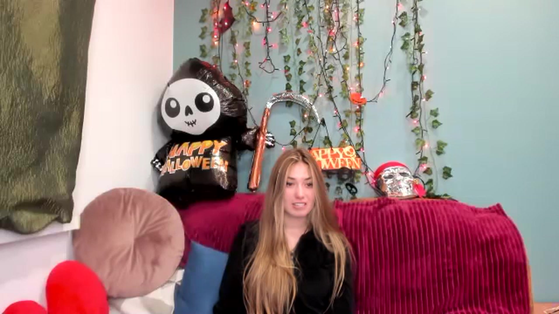 Gallery image thumbnail from Klorisse's myfreecams stream on, 10/27/2023, 18:00 image 13 of 20