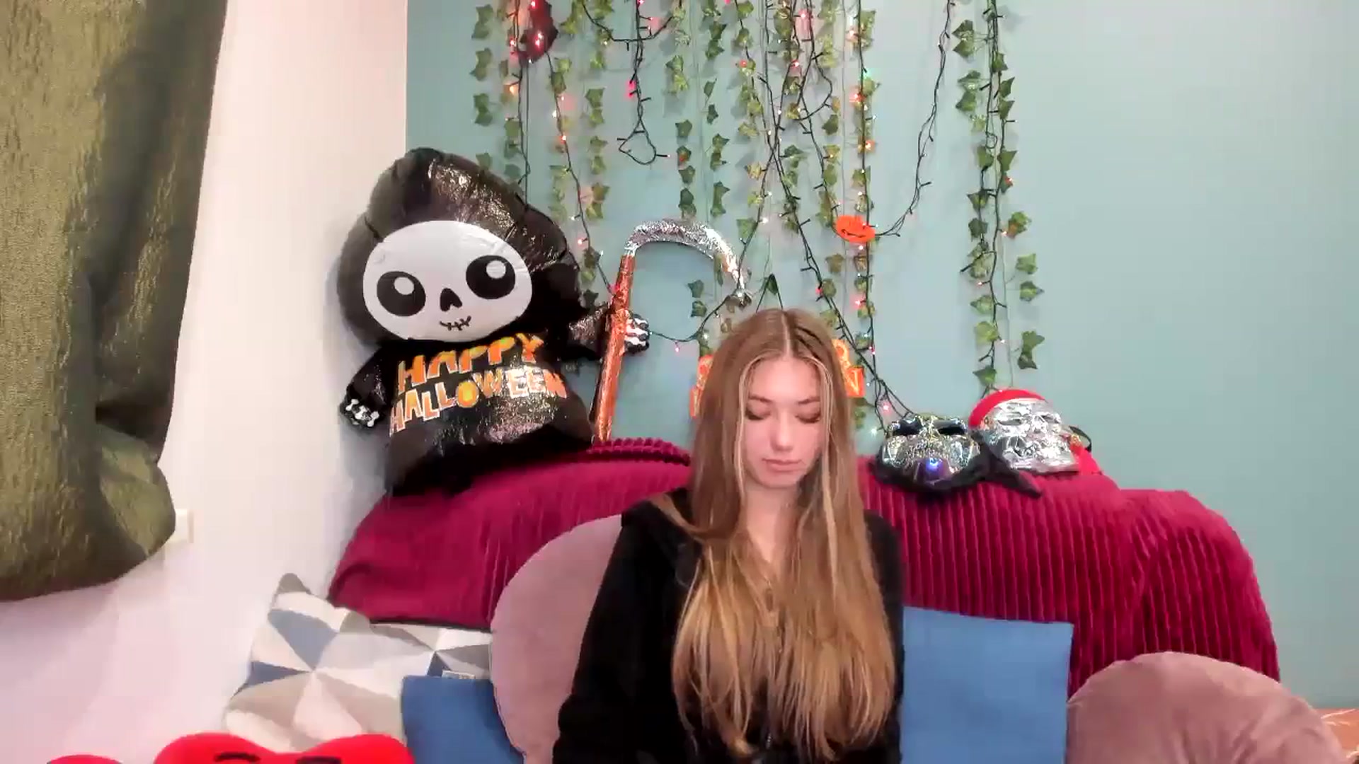 Gallery image thumbnail from Klorisse's myfreecams stream on, 10/29/2023, 12:42 image 7 of 20