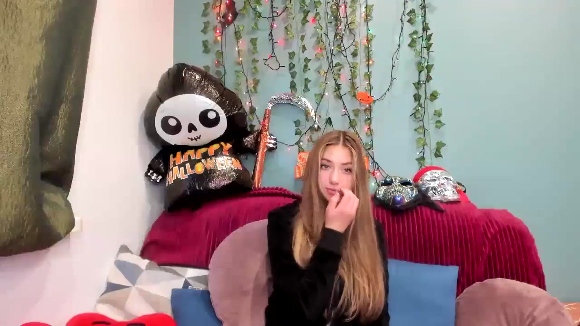 Gallery image thumbnail from Klorisse's myfreecams stream on, 10/29/2023, 12:42 image 6 of 20
