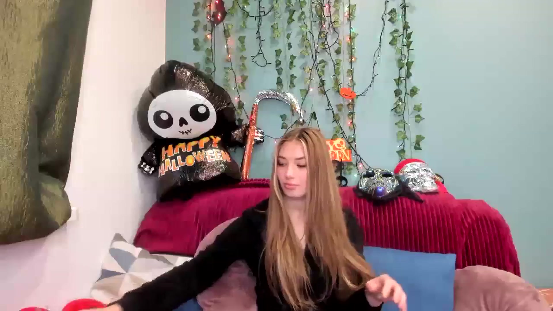 Gallery image thumbnail from Klorisse's myfreecams stream on, 10/29/2023, 12:42 image 15 of 20