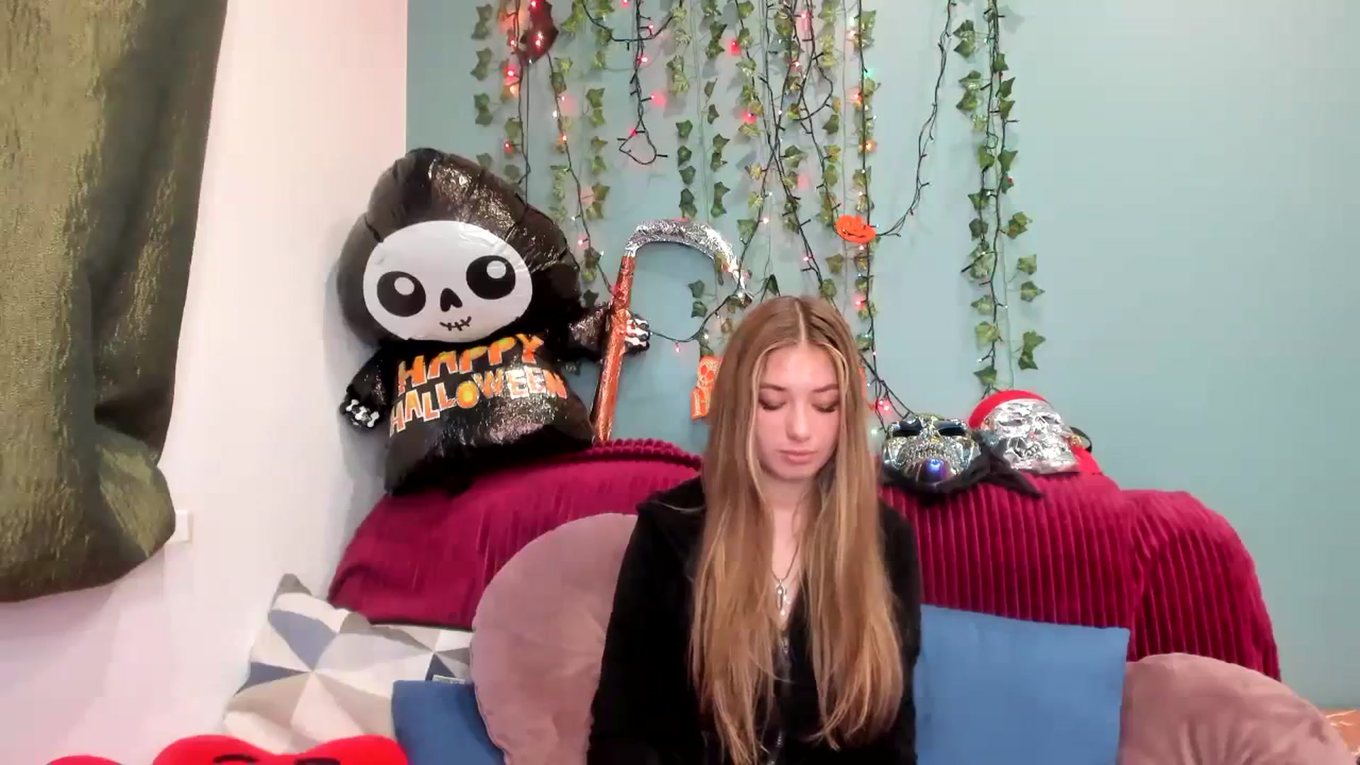 Gallery image thumbnail from Klorisse's myfreecams stream on, 10/29/2023, 12:42 image 16 of 20