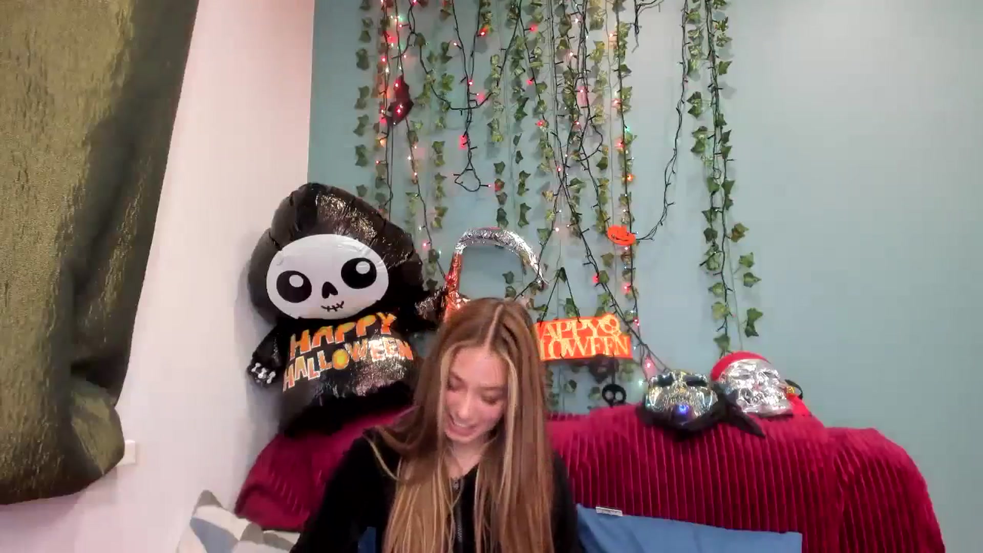 Gallery image thumbnail from Klorisse's myfreecams stream on, 10/29/2023, 13:22 image 17 of 20