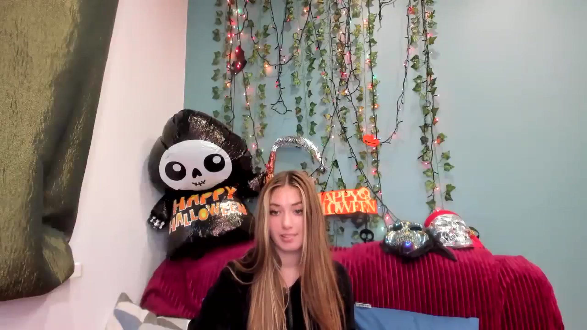 Gallery image thumbnail from Klorisse's myfreecams stream on, 10/29/2023, 13:22 image 16 of 20