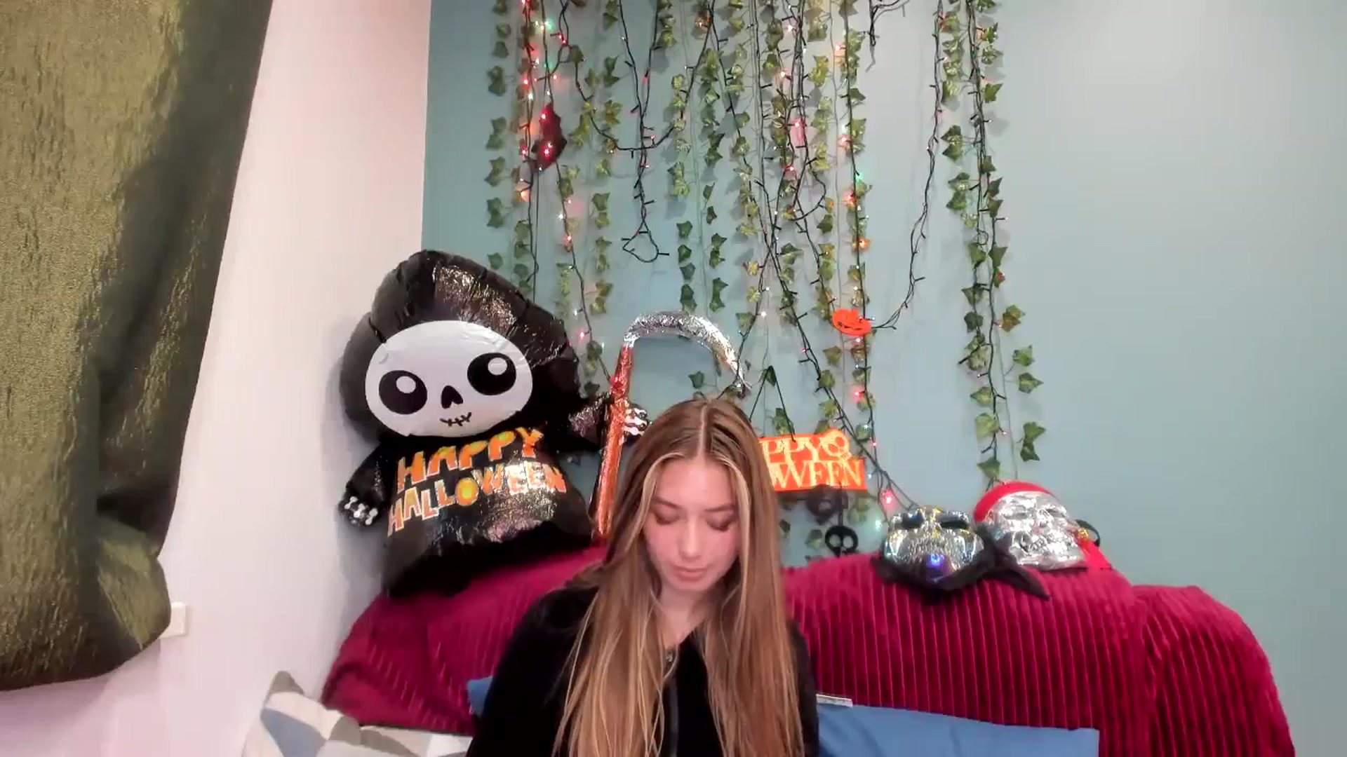 Gallery image thumbnail from Klorisse's myfreecams stream on, 10/29/2023, 13:22 image 13 of 20