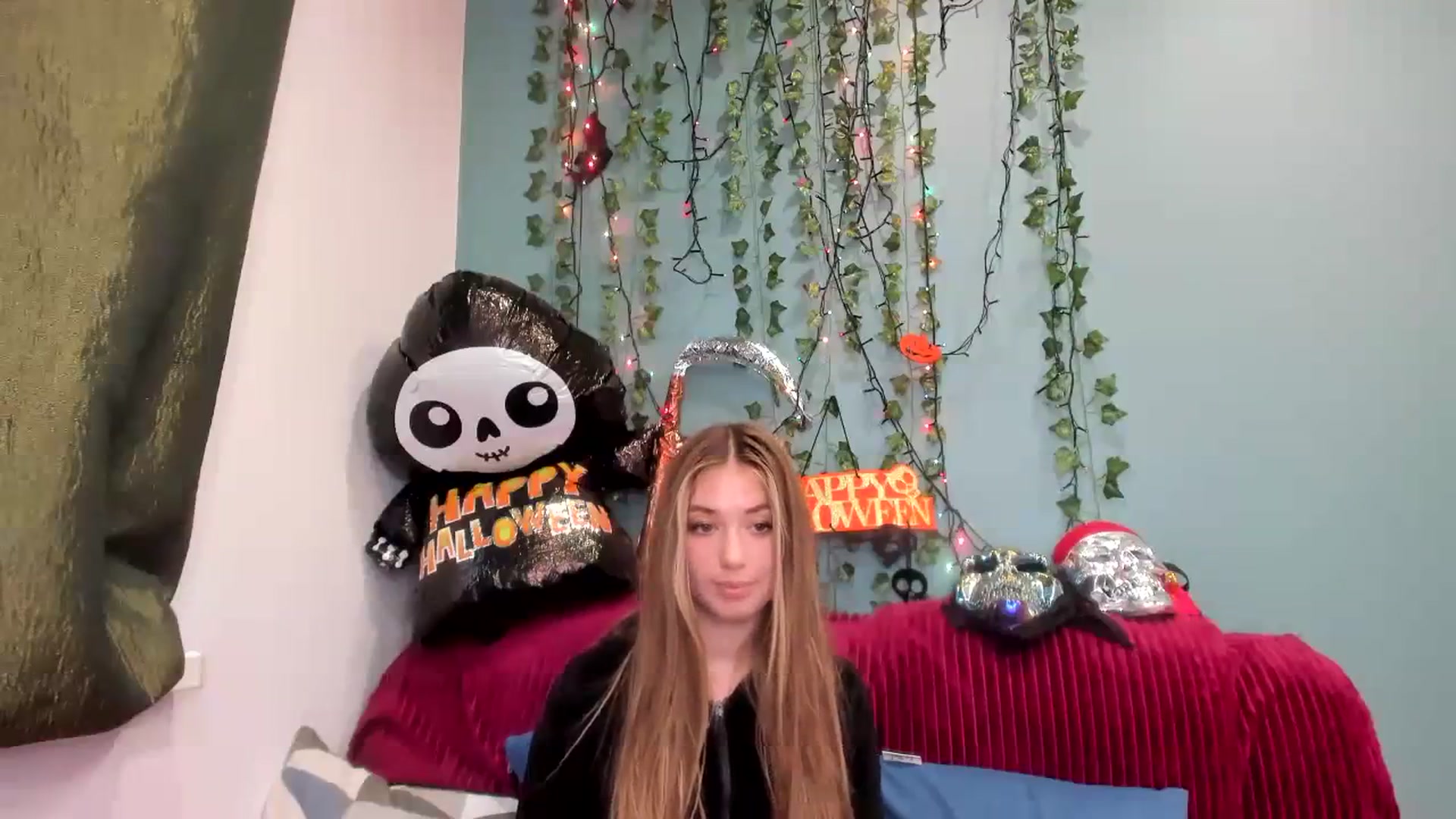 Gallery image thumbnail from Klorisse's myfreecams stream on, 10/29/2023, 13:22 image 10 of 20