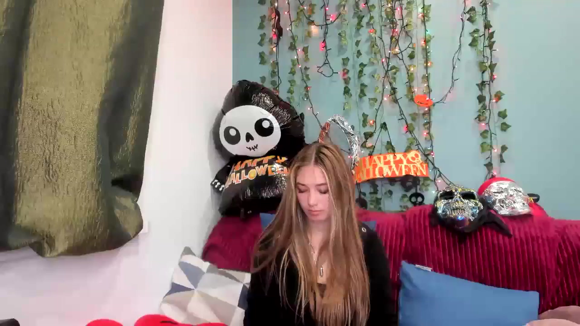 Gallery image thumbnail from Klorisse's myfreecams stream on, 10/29/2023, 15:07 image 2 of 20