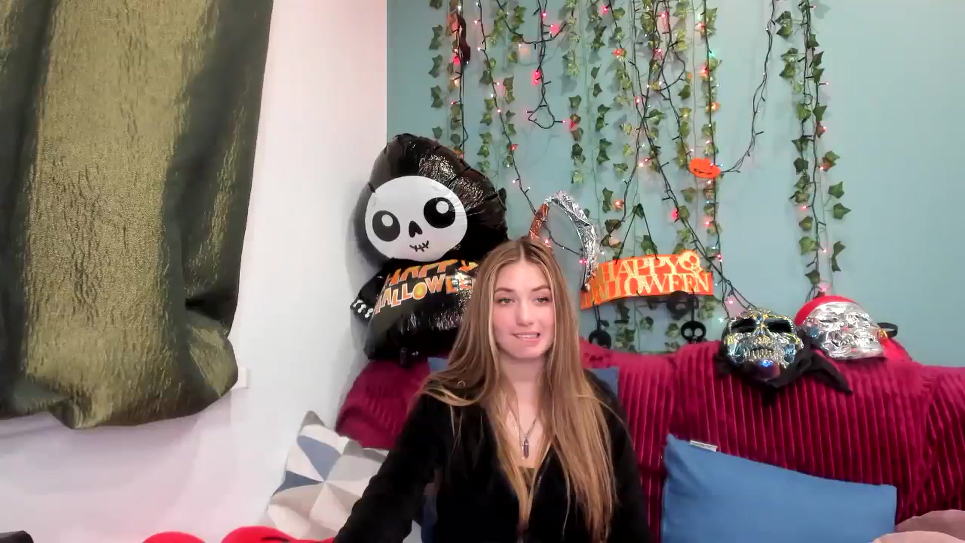 Gallery image thumbnail from Klorisse's myfreecams stream on, 10/29/2023, 15:07 image 8 of 20