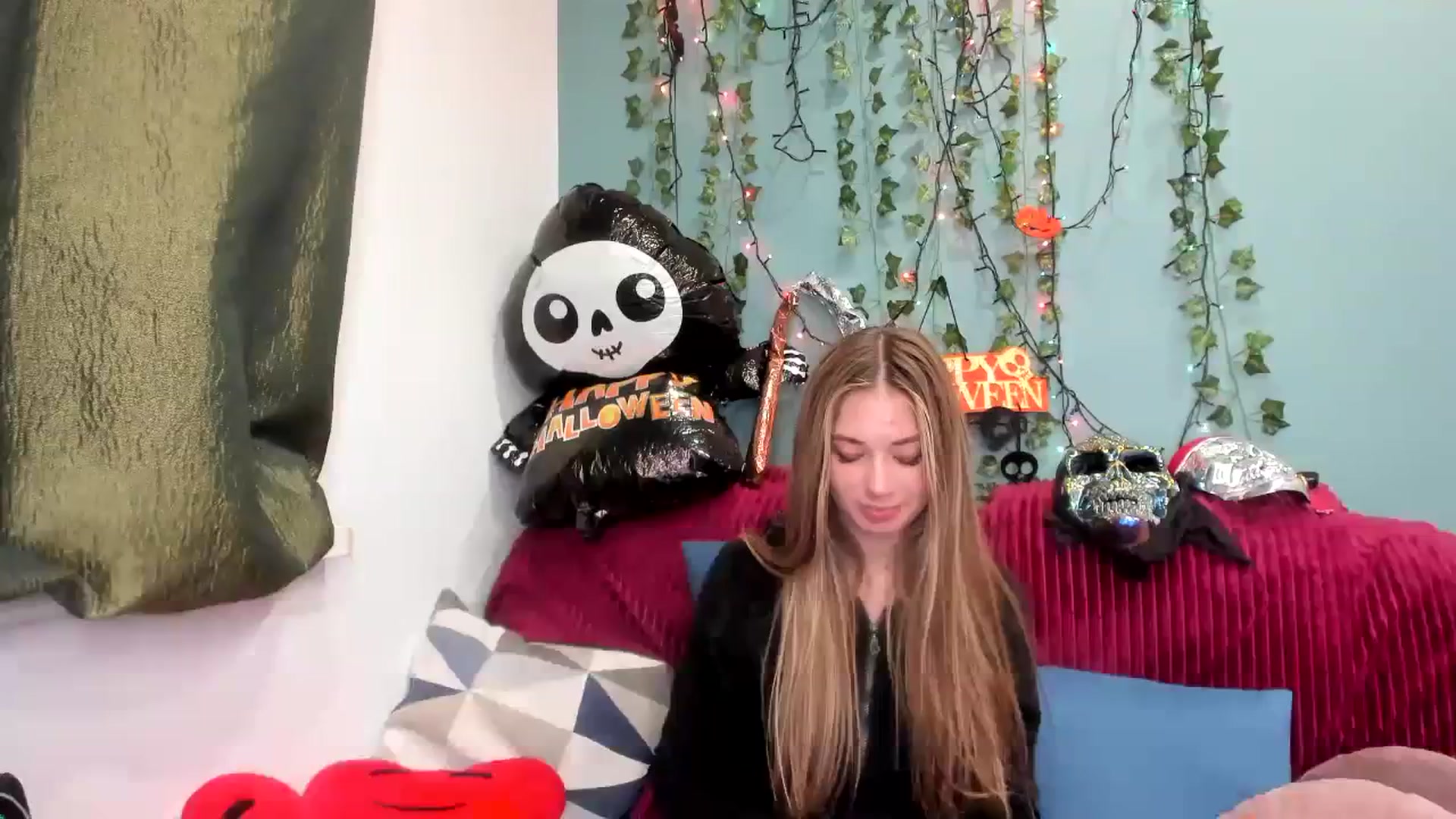 Gallery image thumbnail from Klorisse's myfreecams stream on, 10/29/2023, 17:04 image 18 of 20