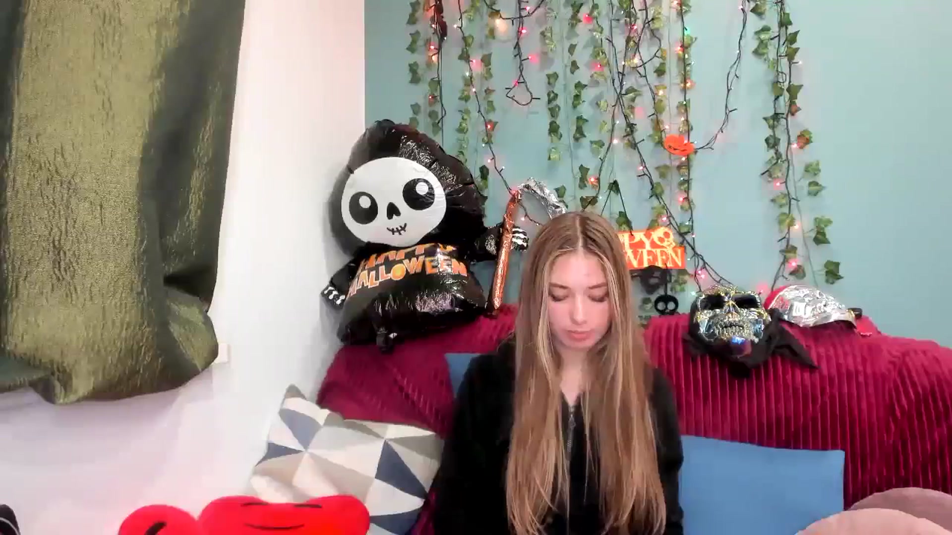 Gallery image thumbnail from Klorisse's myfreecams stream on, 10/29/2023, 17:04 image 8 of 20