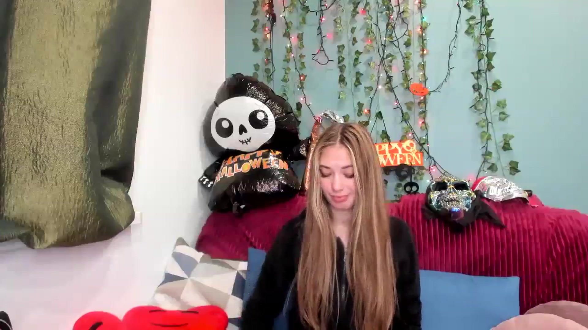 Gallery image thumbnail from Klorisse's myfreecams stream on, 10/29/2023, 17:04 image 3 of 20