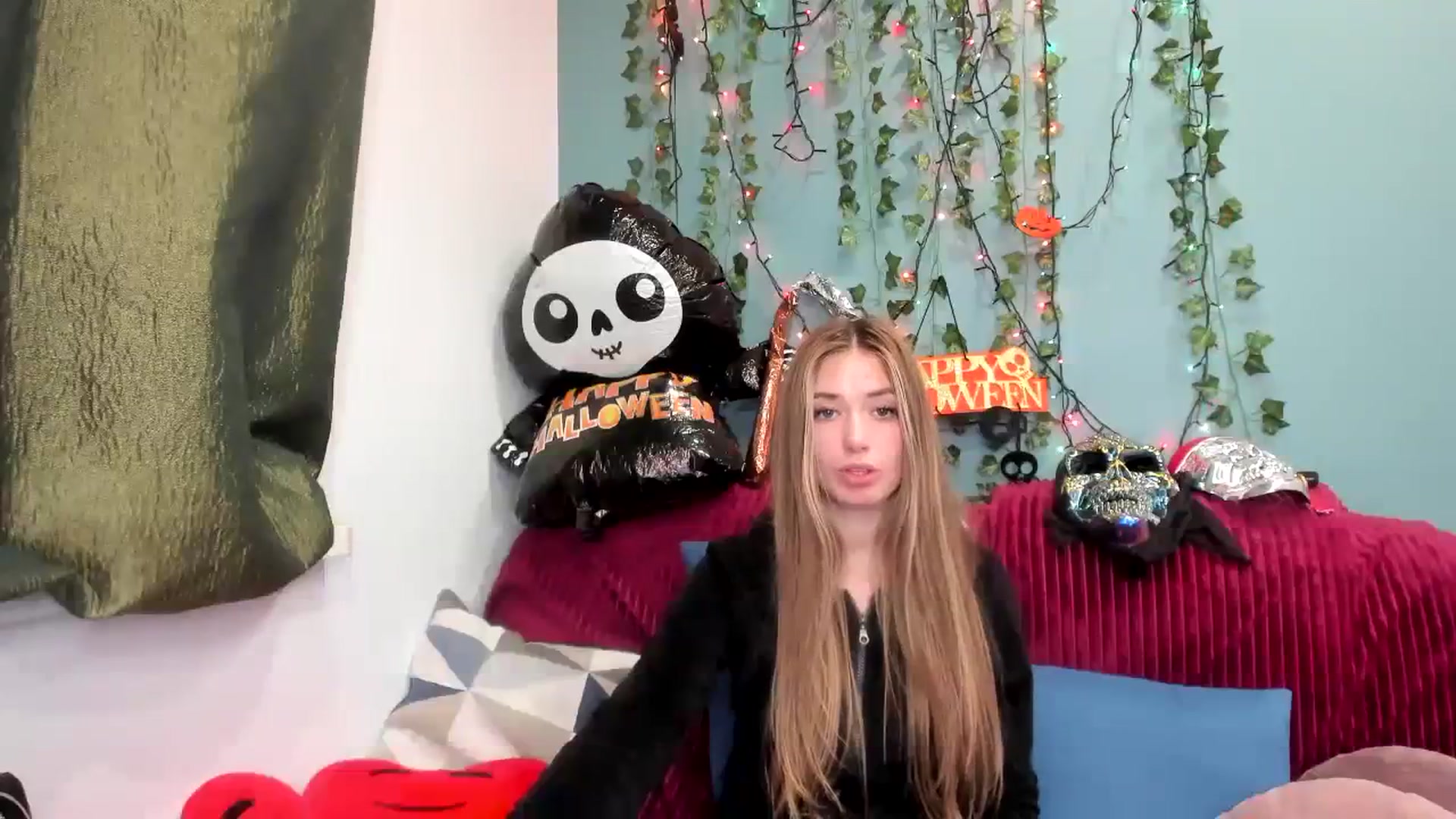 Gallery image thumbnail from Klorisse's myfreecams stream on, 10/29/2023, 17:04 image 6 of 20