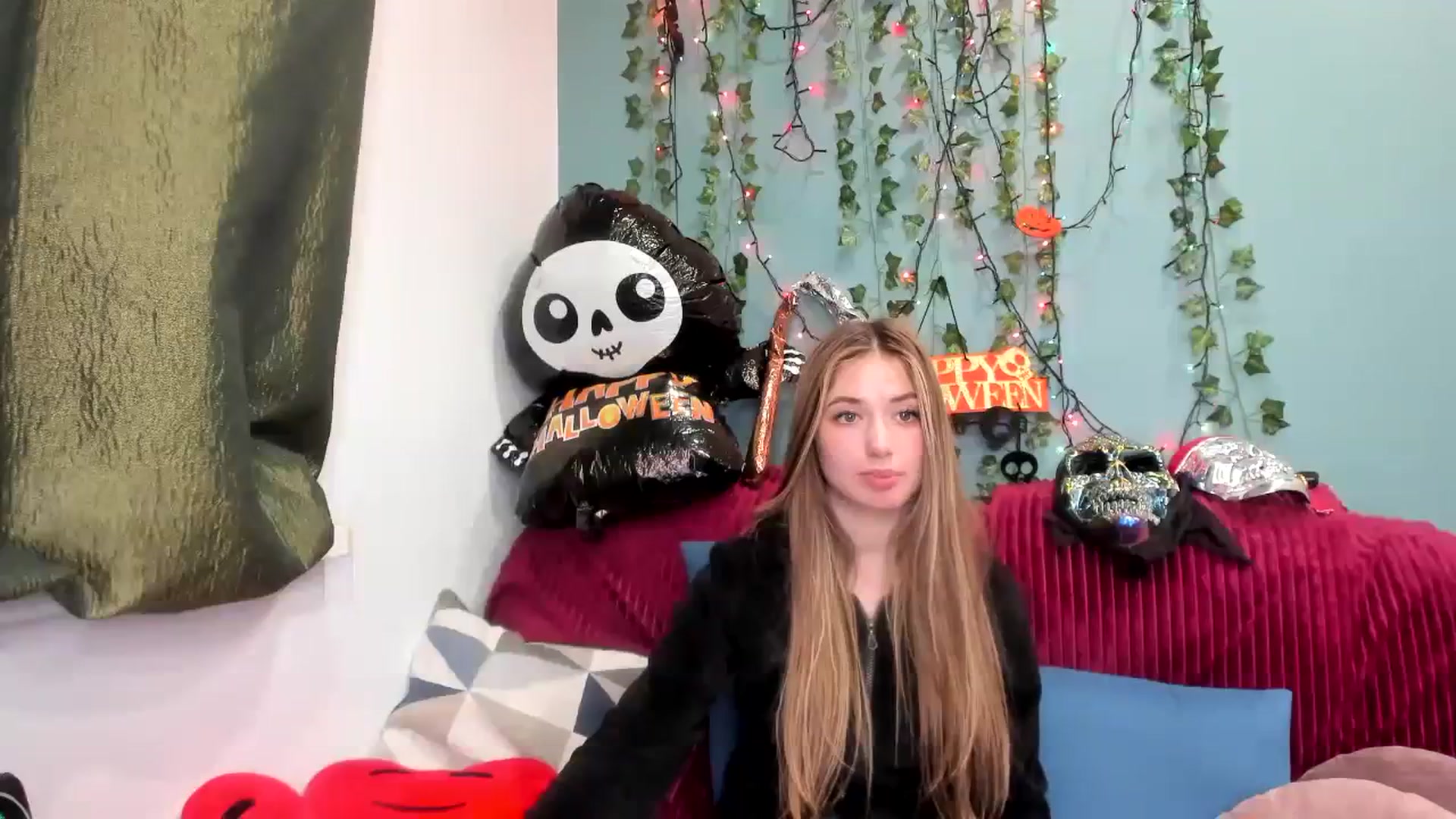 Gallery image thumbnail from Klorisse's myfreecams stream on, 10/29/2023, 17:04 image 10 of 20