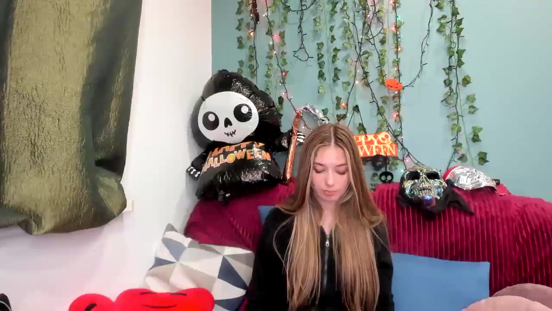 Gallery image thumbnail from Klorisse's myfreecams stream on, 10/29/2023, 17:04 image 16 of 20